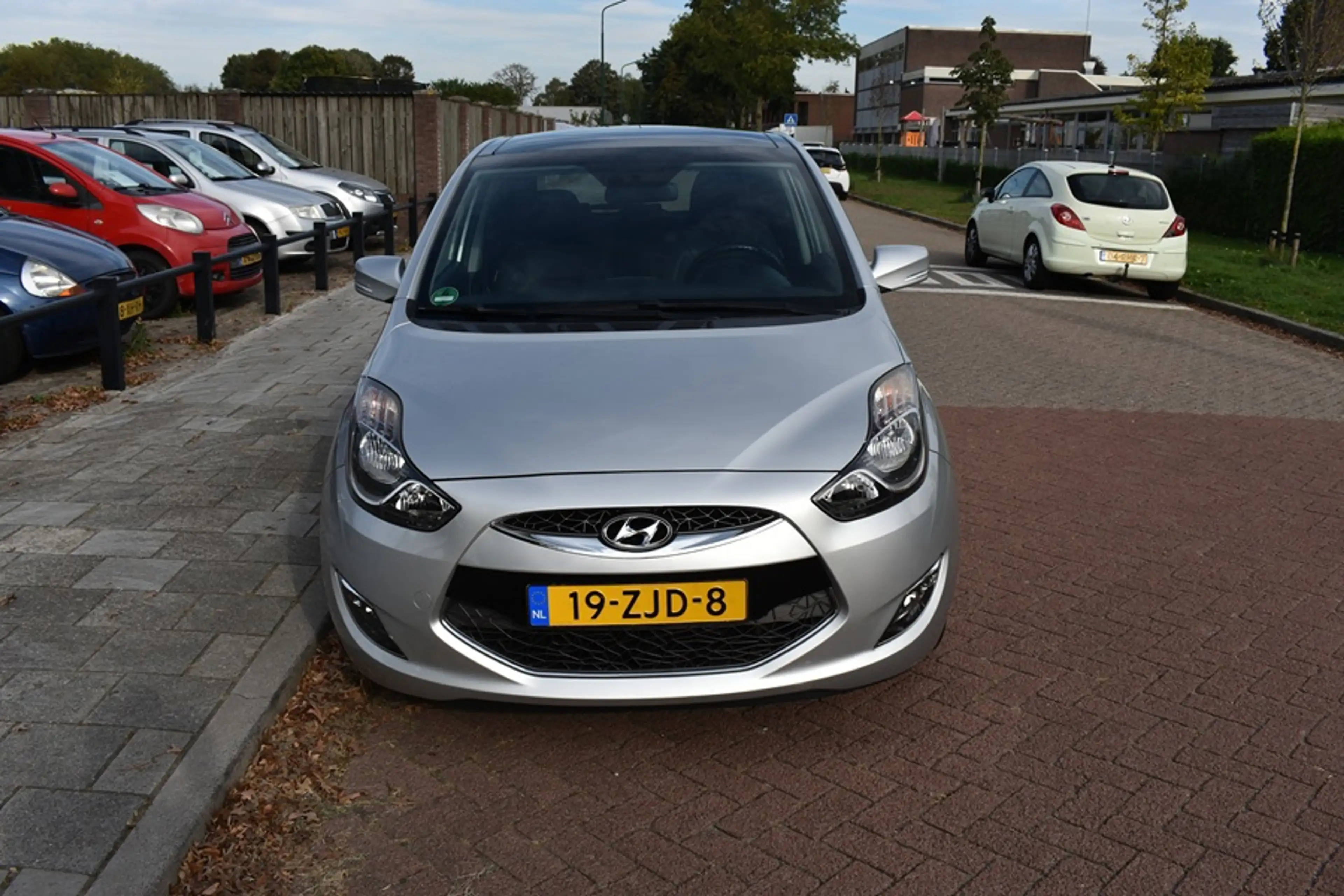 Hyundai iX20 1.6i i-Catcher Automaat/Pano dak/leder bekl/camera — photo 2