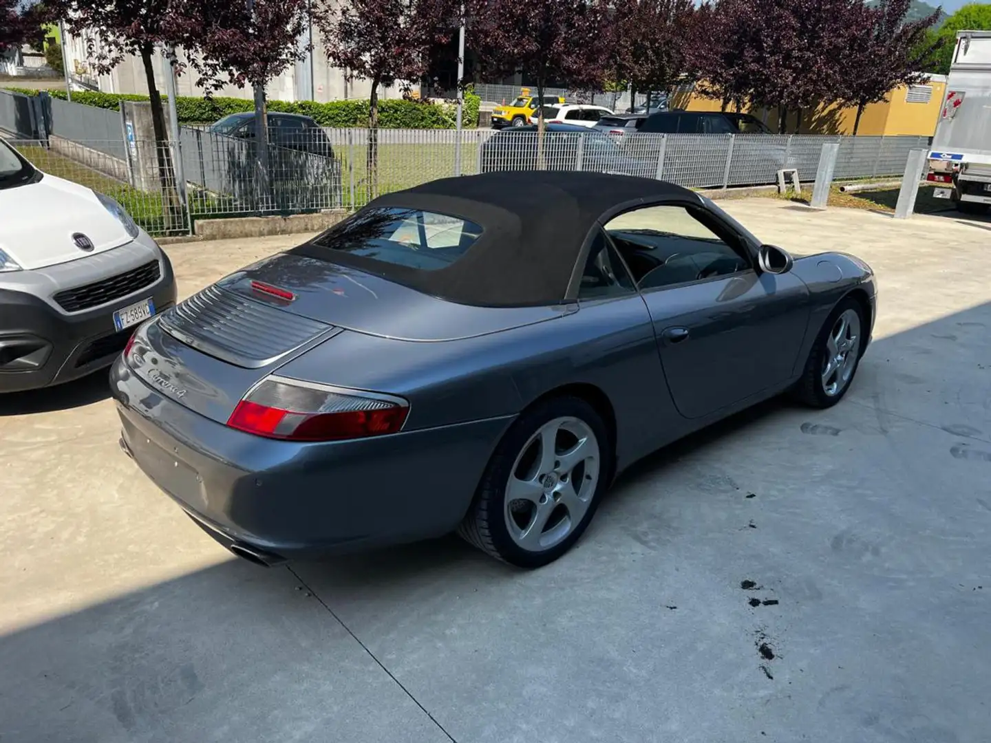 Porsche 911 Carrera 4 cat Cabriolet Grigio - 2