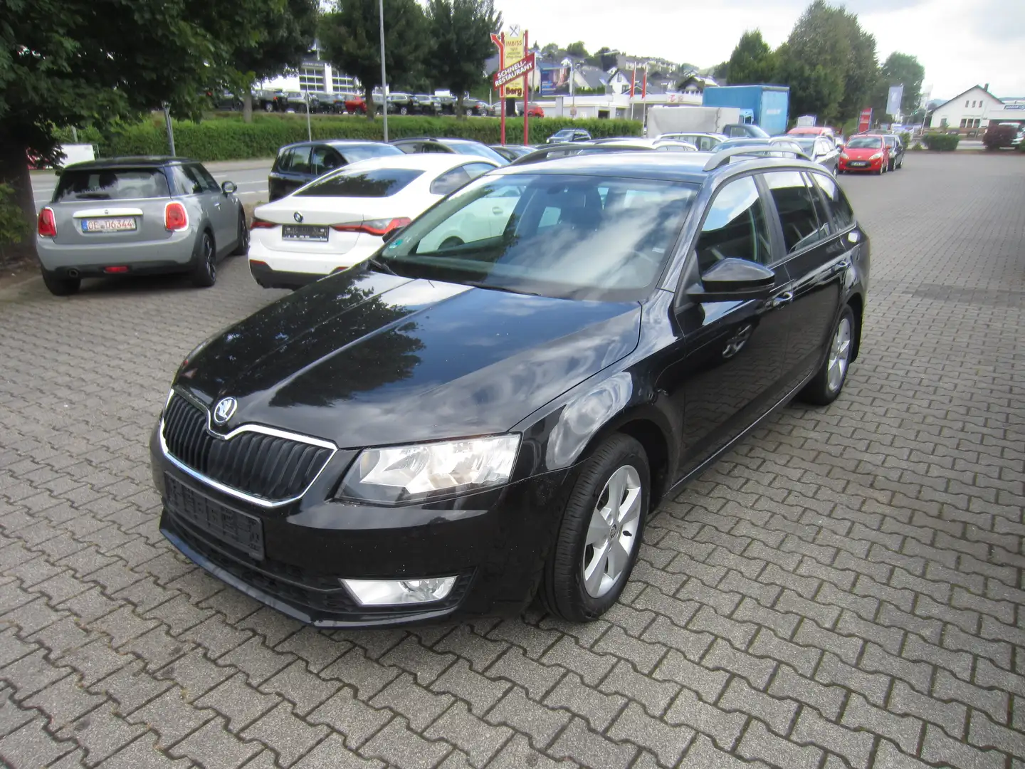 Skoda Octavia Elegance Schwarz - 1