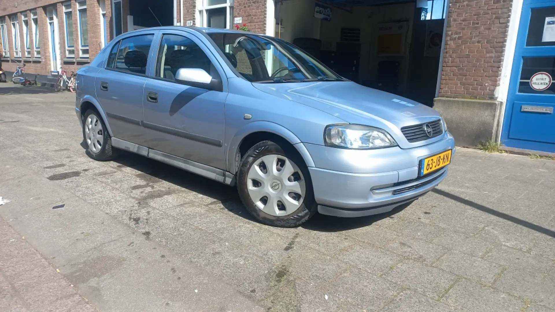 Opel Astra 1.6 Edition Grijs - 1