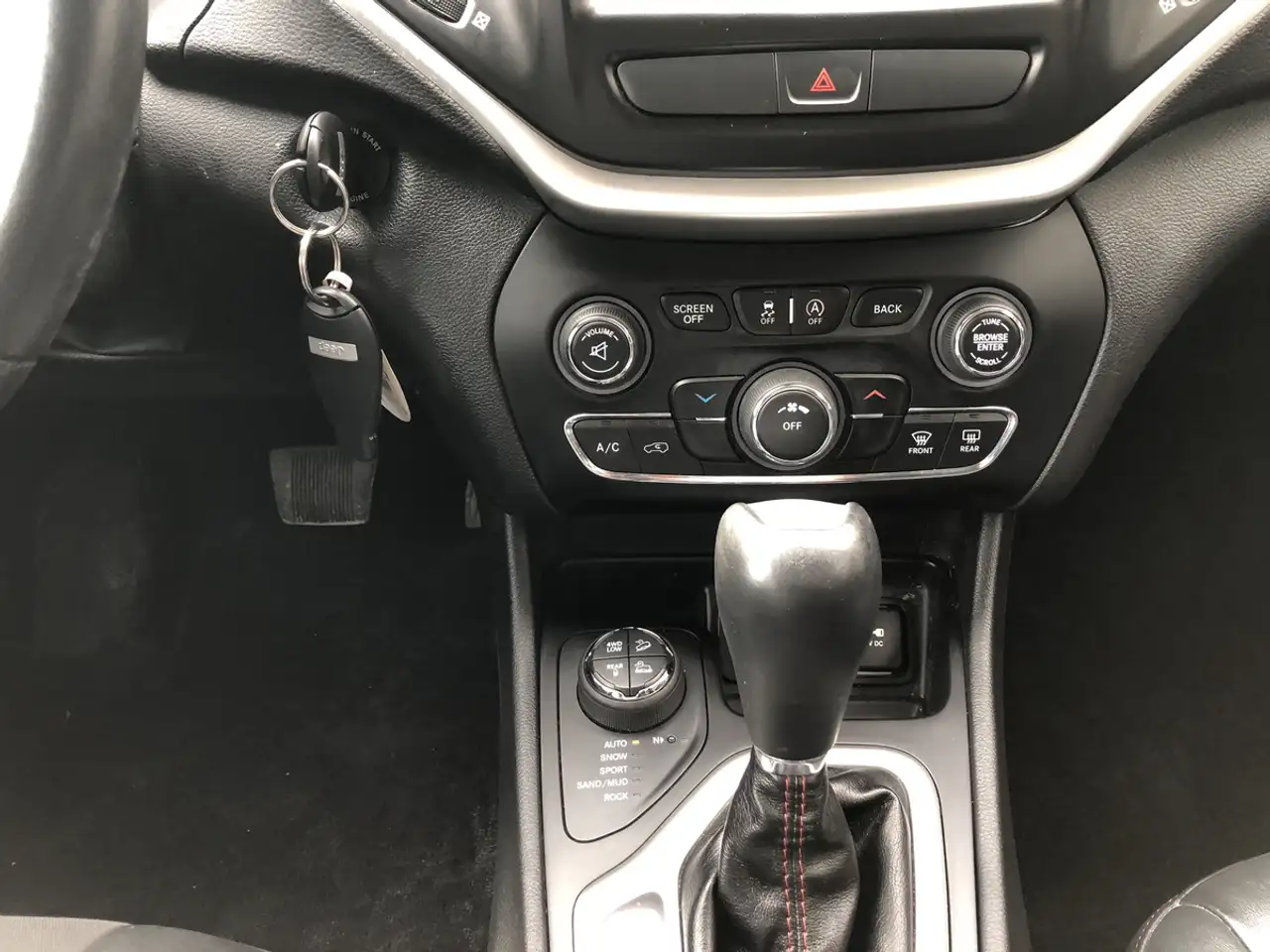 Jeep Cherokee photo Jeep Cherokee