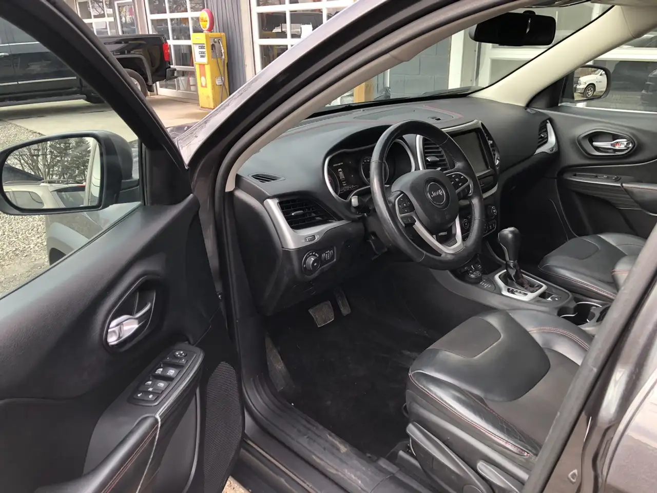 Jeep Cherokee photo Jeep Cherokee