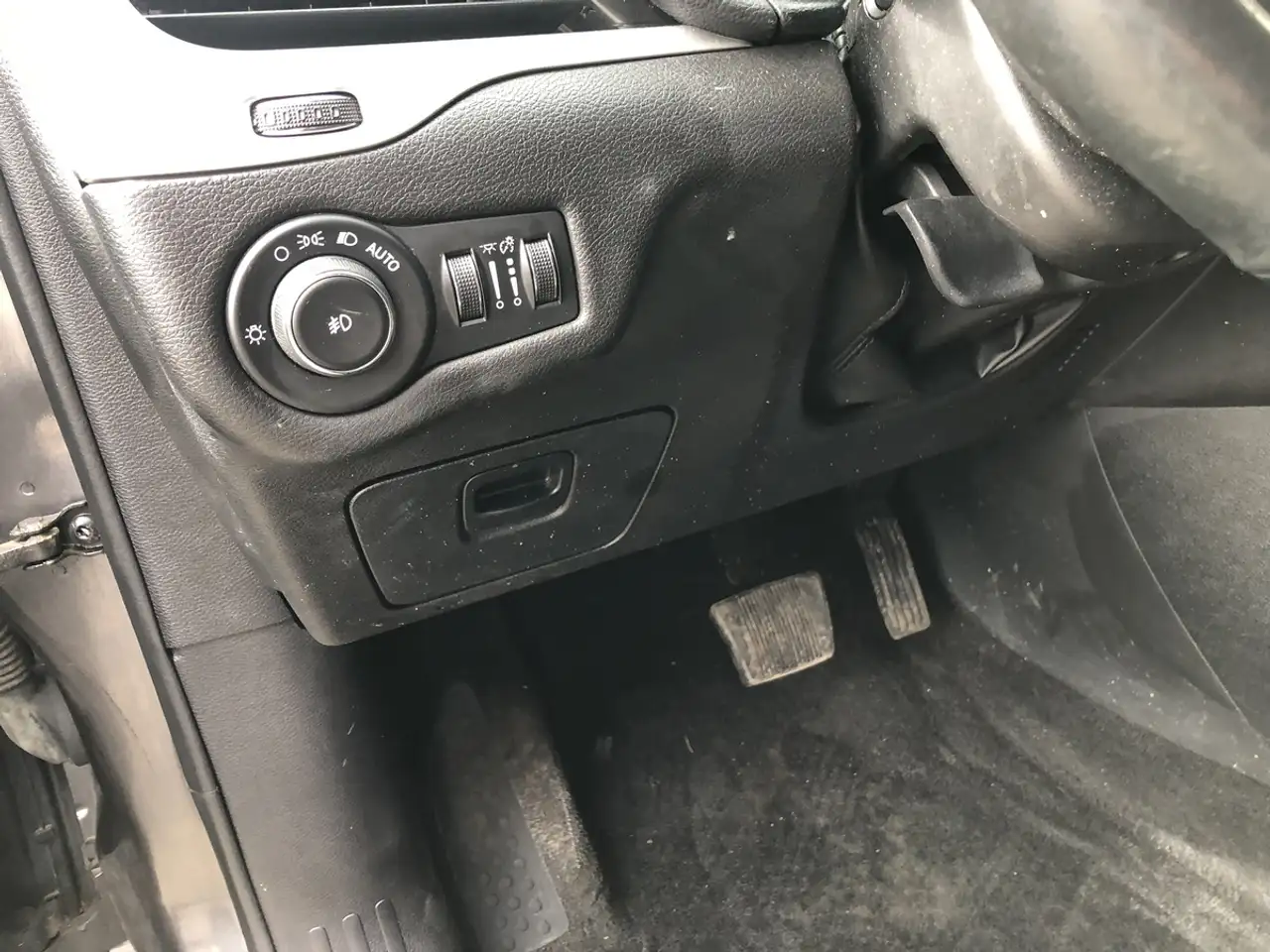 Jeep Cherokee photo Jeep Cherokee