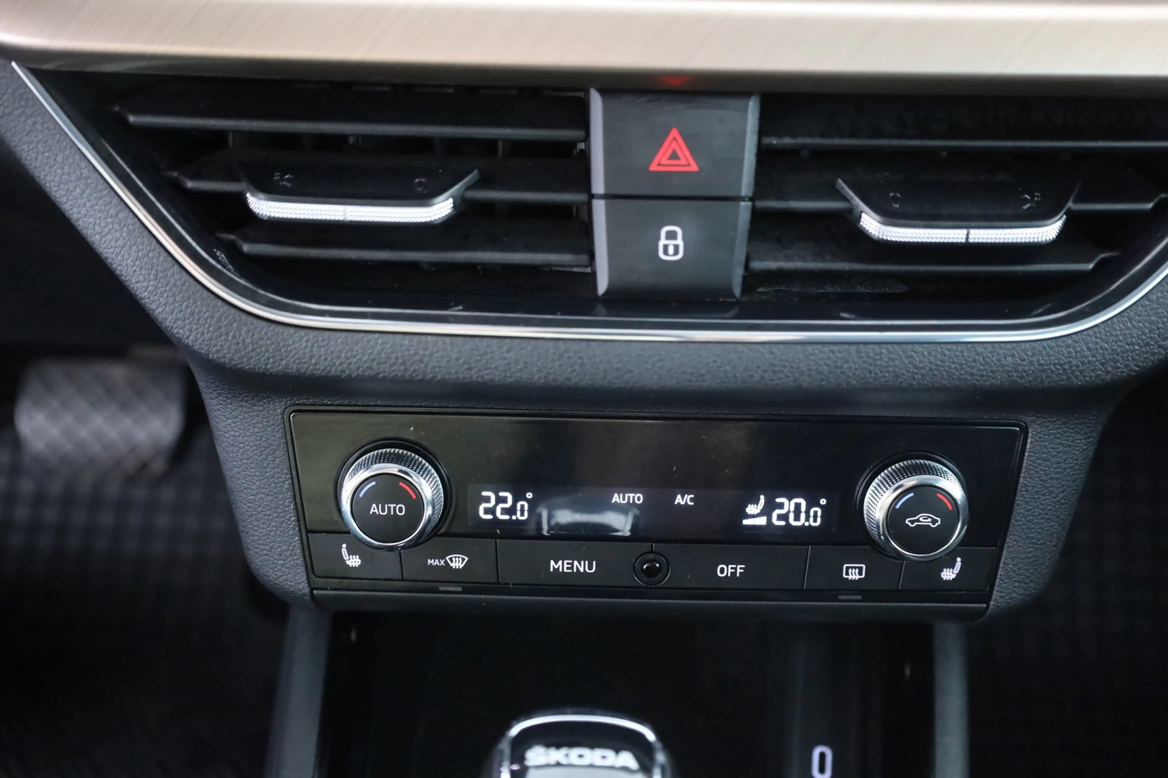Skoda Scala 1.5 TSI DSG Style LED Sitzheizung Kamera — photo 12