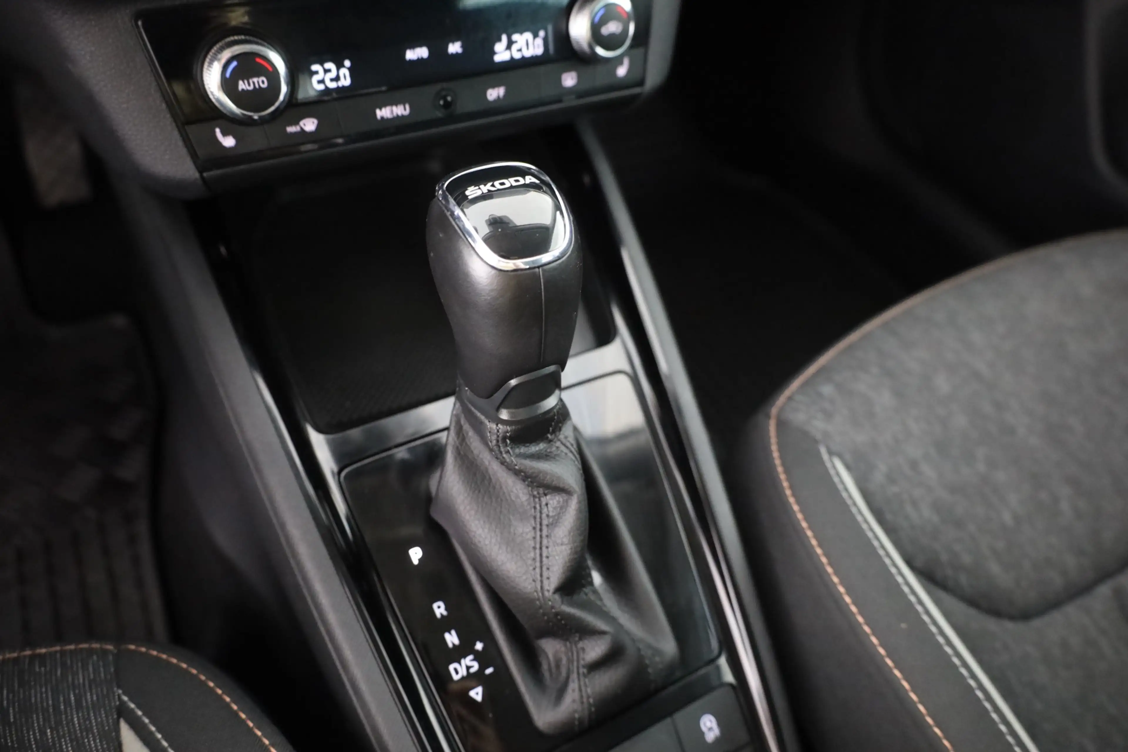 Skoda Scala 1.5 TSI DSG Style LED Sitzheizung Kamera — photo 14