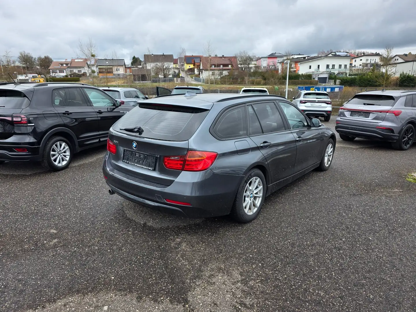 BMW 320 BMW 3 Touring 320 d xDrive Grün - 2