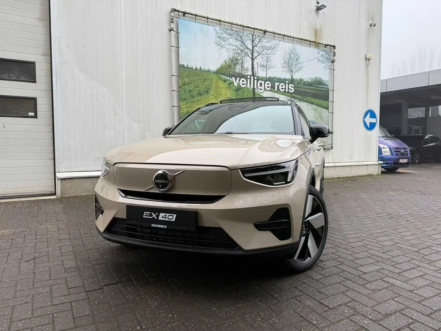 Volvo EX40 Single Motor Extended Range Beige - 1