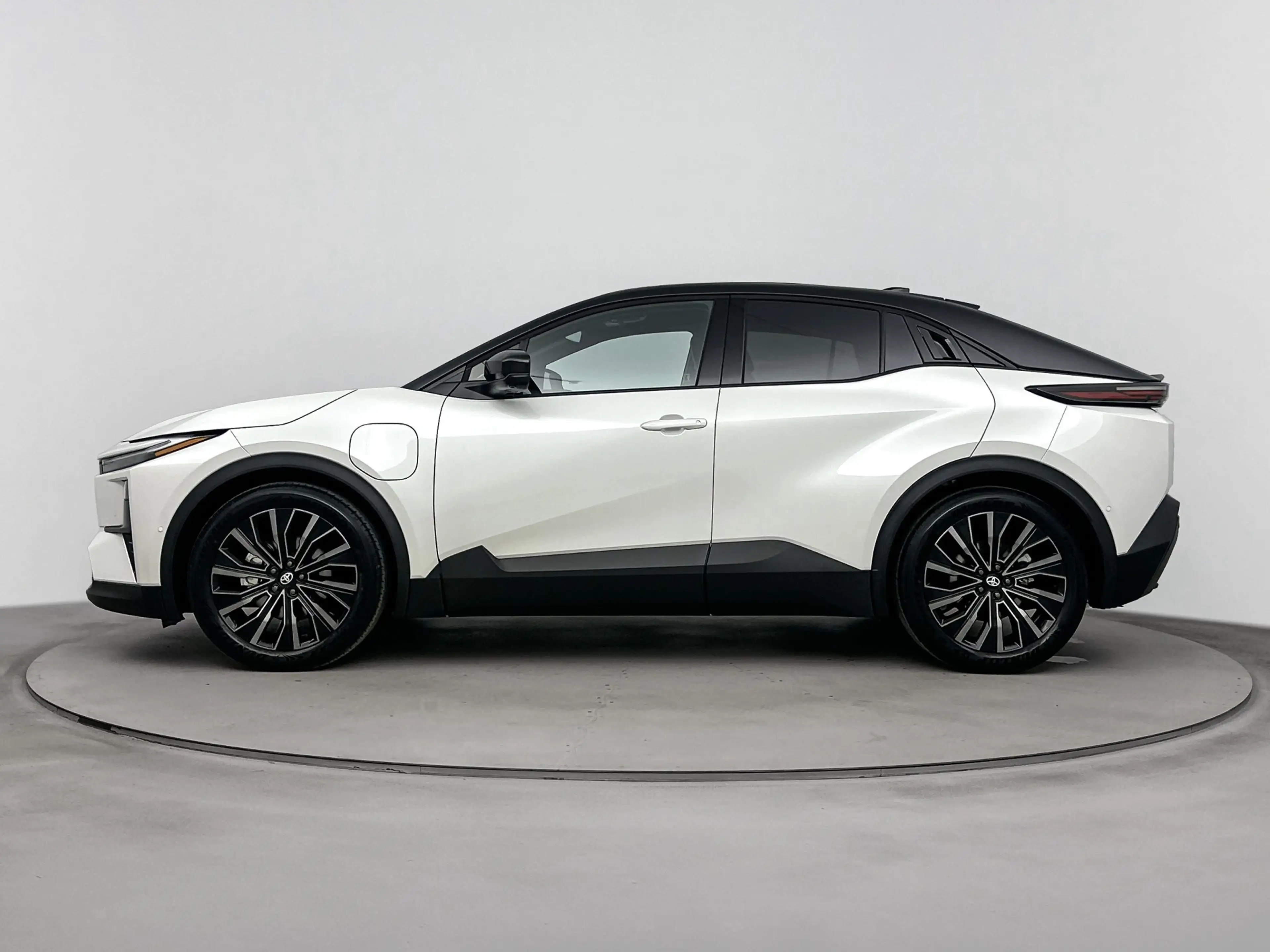 Toyota C-HR+ Executive AWD 77 kWh | Apple Carplay & Android Aut — photo 2