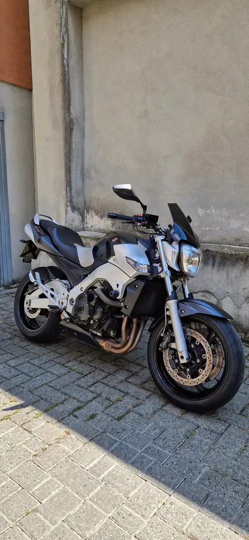 Suzuki GSR 600 Černá - 2