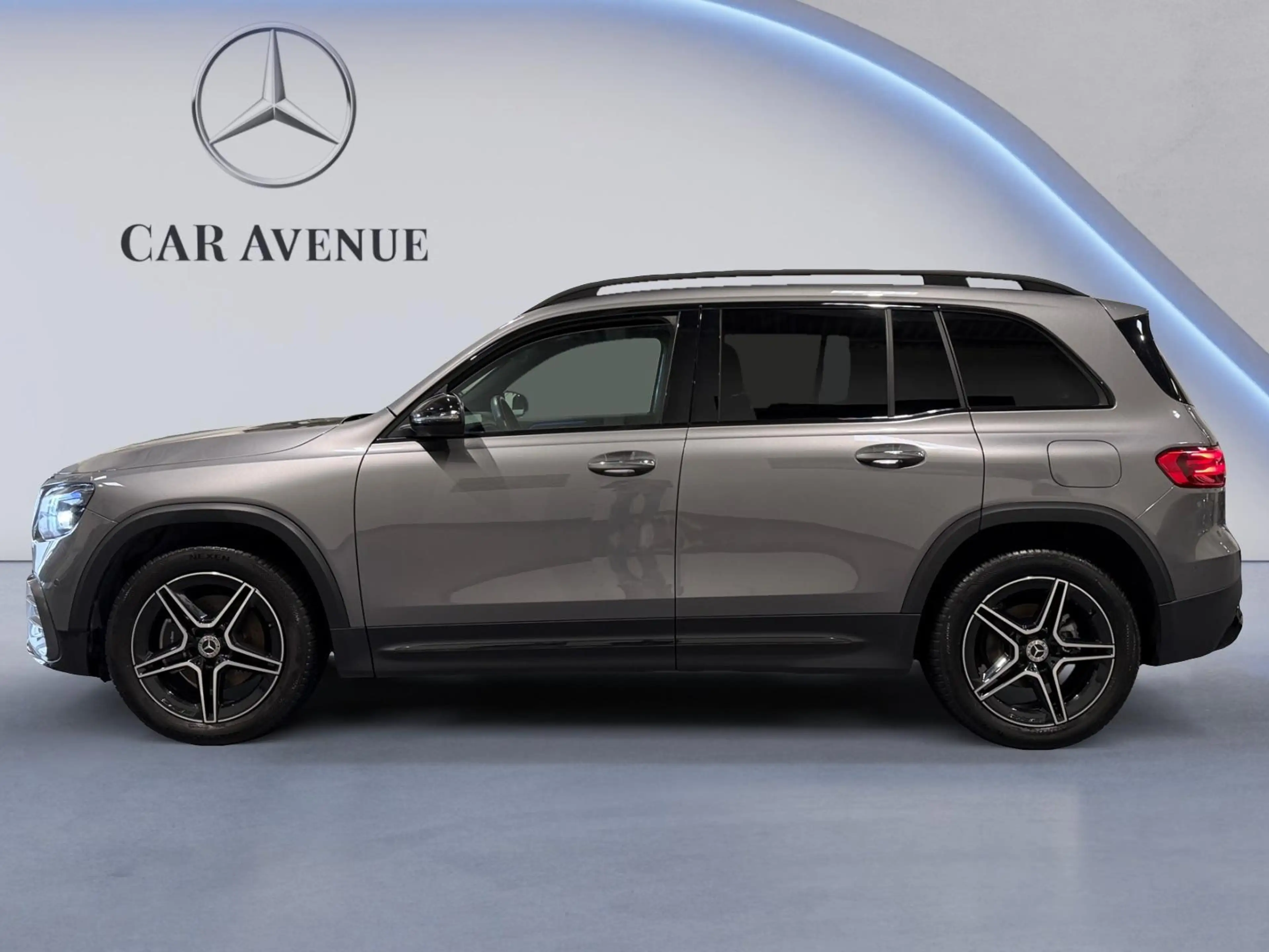 Mercedes-Benz GLB 200 AMG Line — photo 2