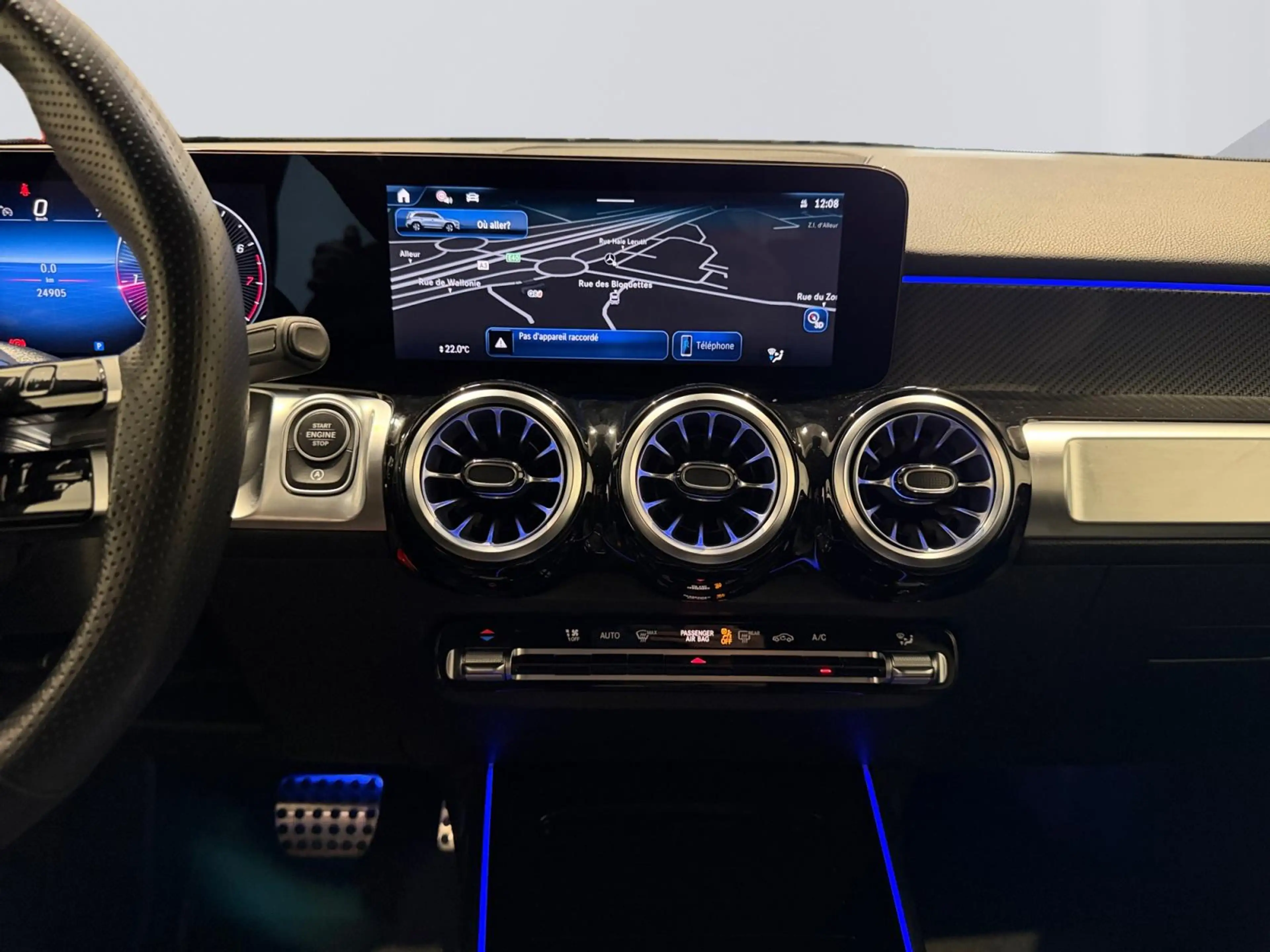 Mercedes-Benz GLB 200 AMG Line — photo 12