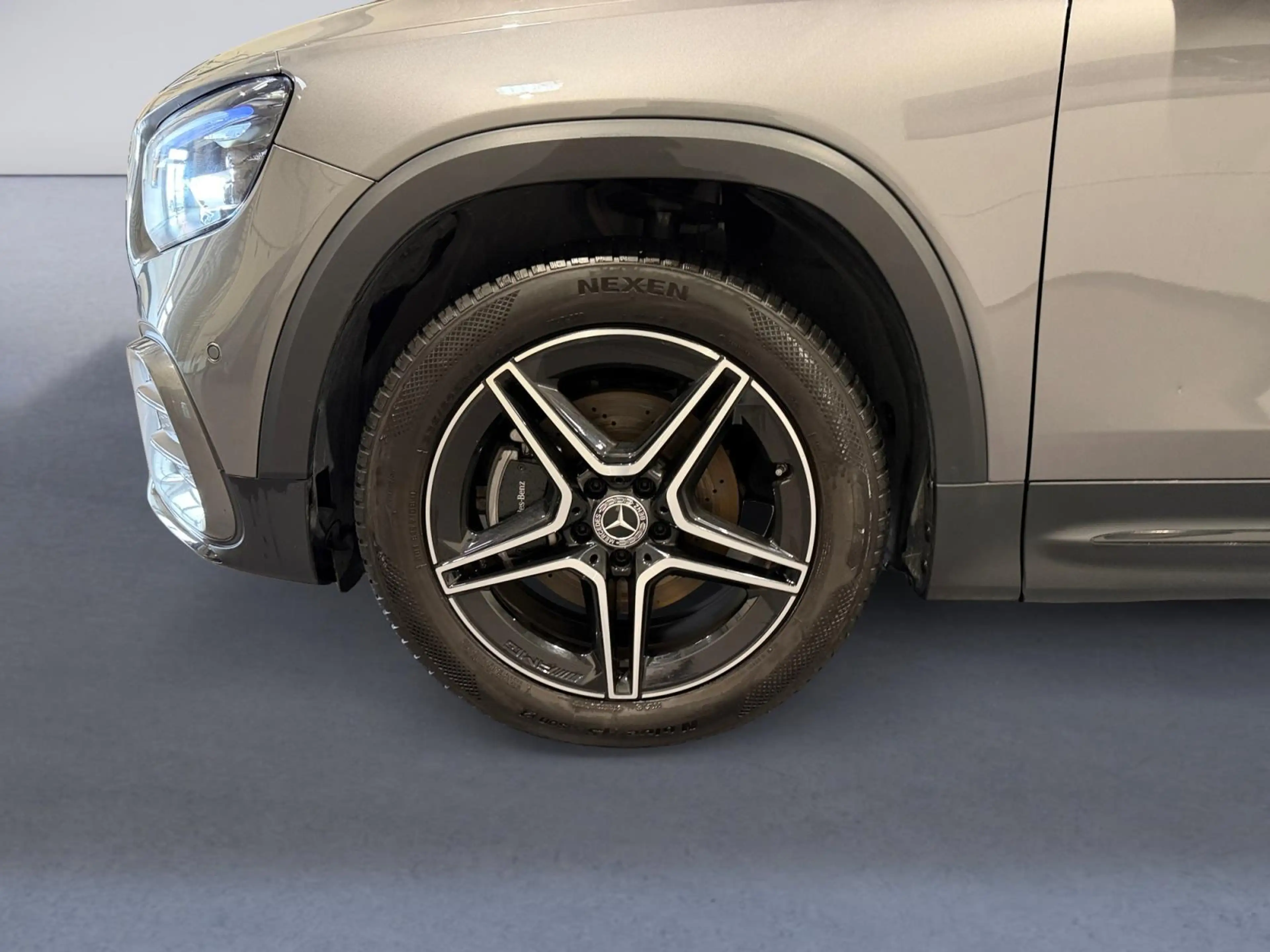 Mercedes-Benz GLB 200 AMG Line — photo 9