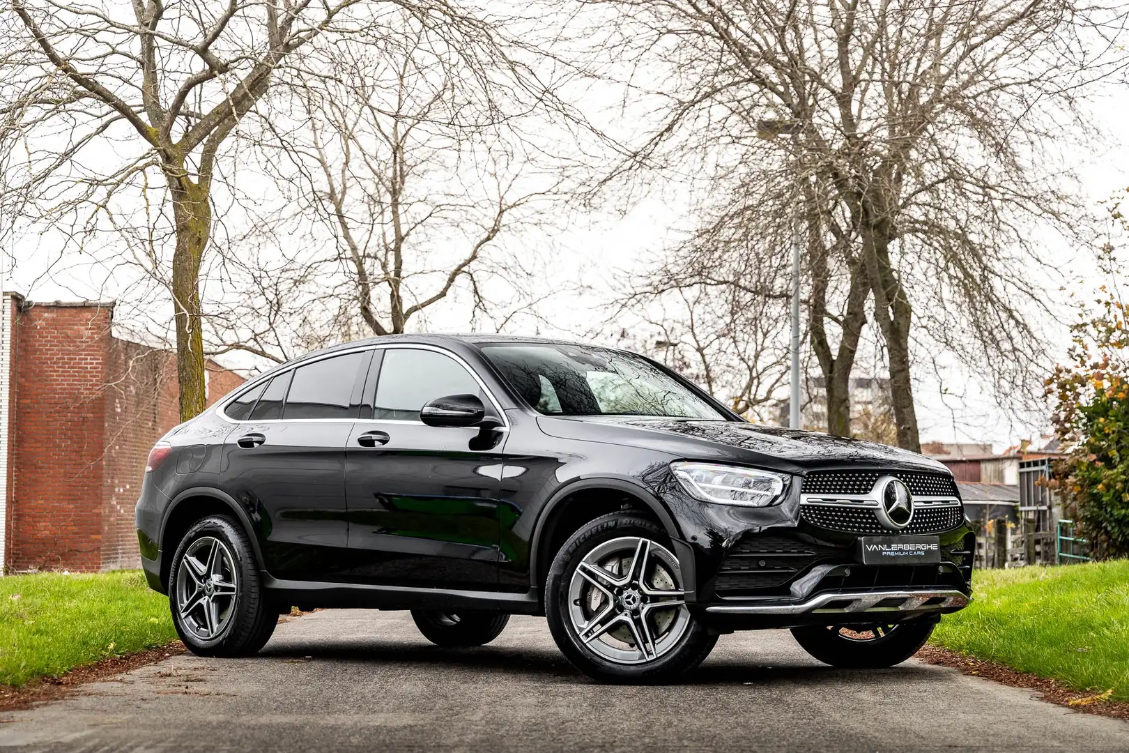 Mercedes-Benz GLC 300 de Coupé AMG * LED * Camera * ACC * Leder * BTW Zwart - 1