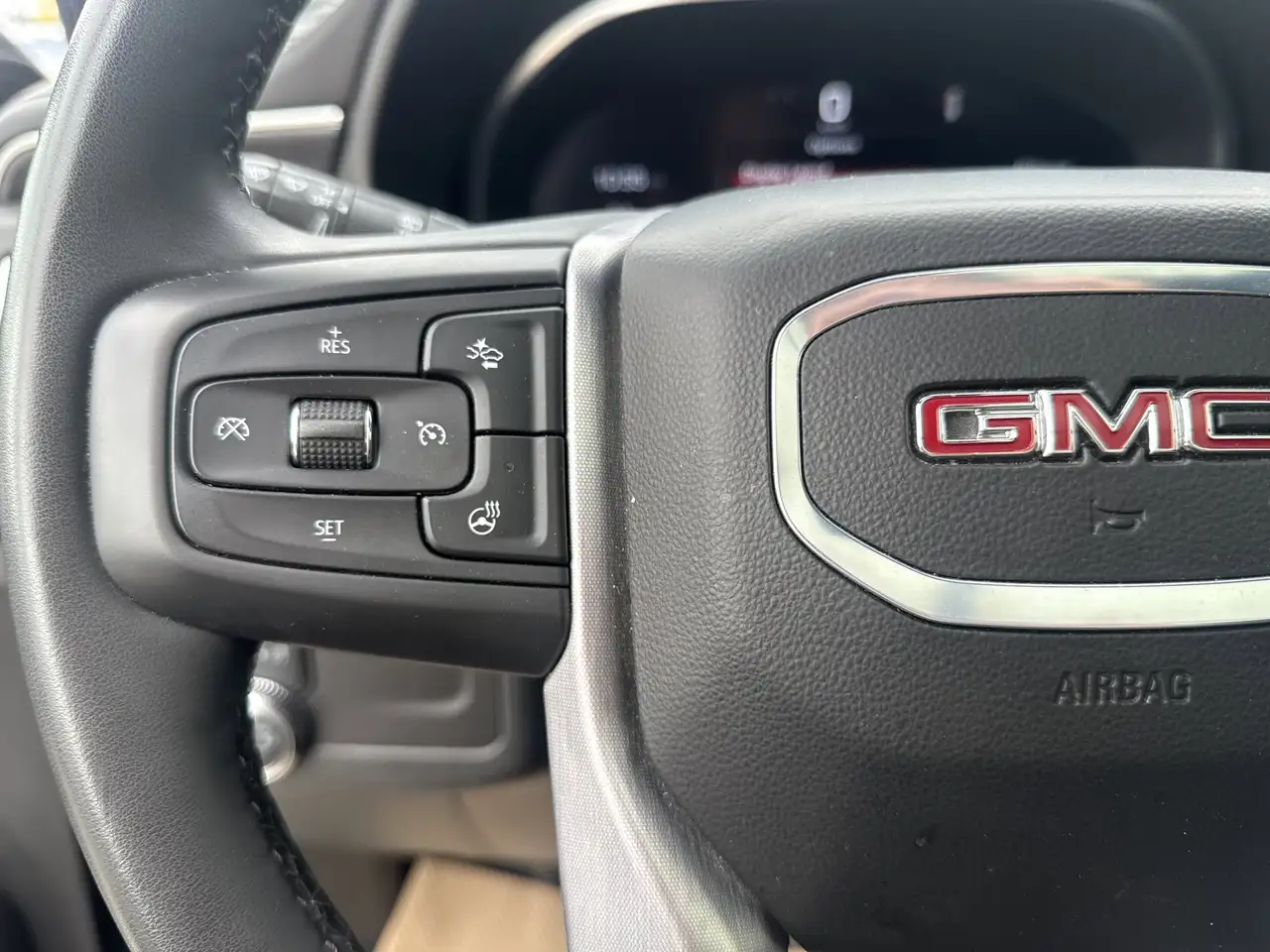GMC Yukon снимка GMC Yukon
