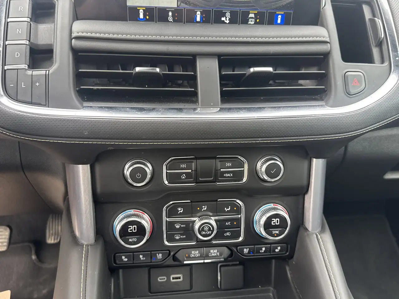 GMC Yukon снимка GMC Yukon
