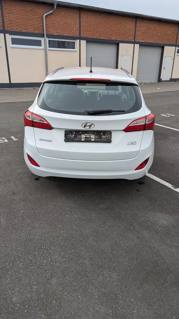 Hyundai i30 blue Kombi 1.4 aus erster Hand Weiß - 2