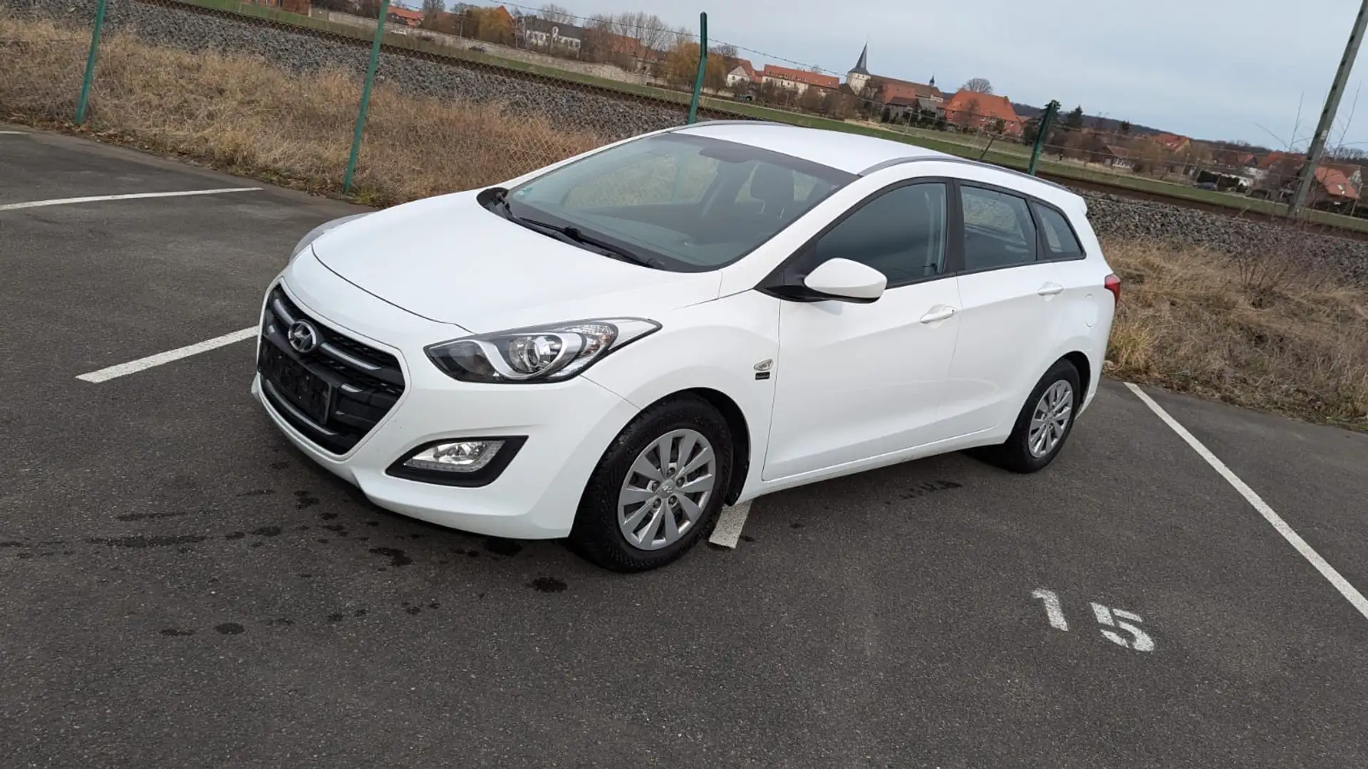 Hyundai i30 blue Kombi 1.4 aus erster Hand Weiß - 1