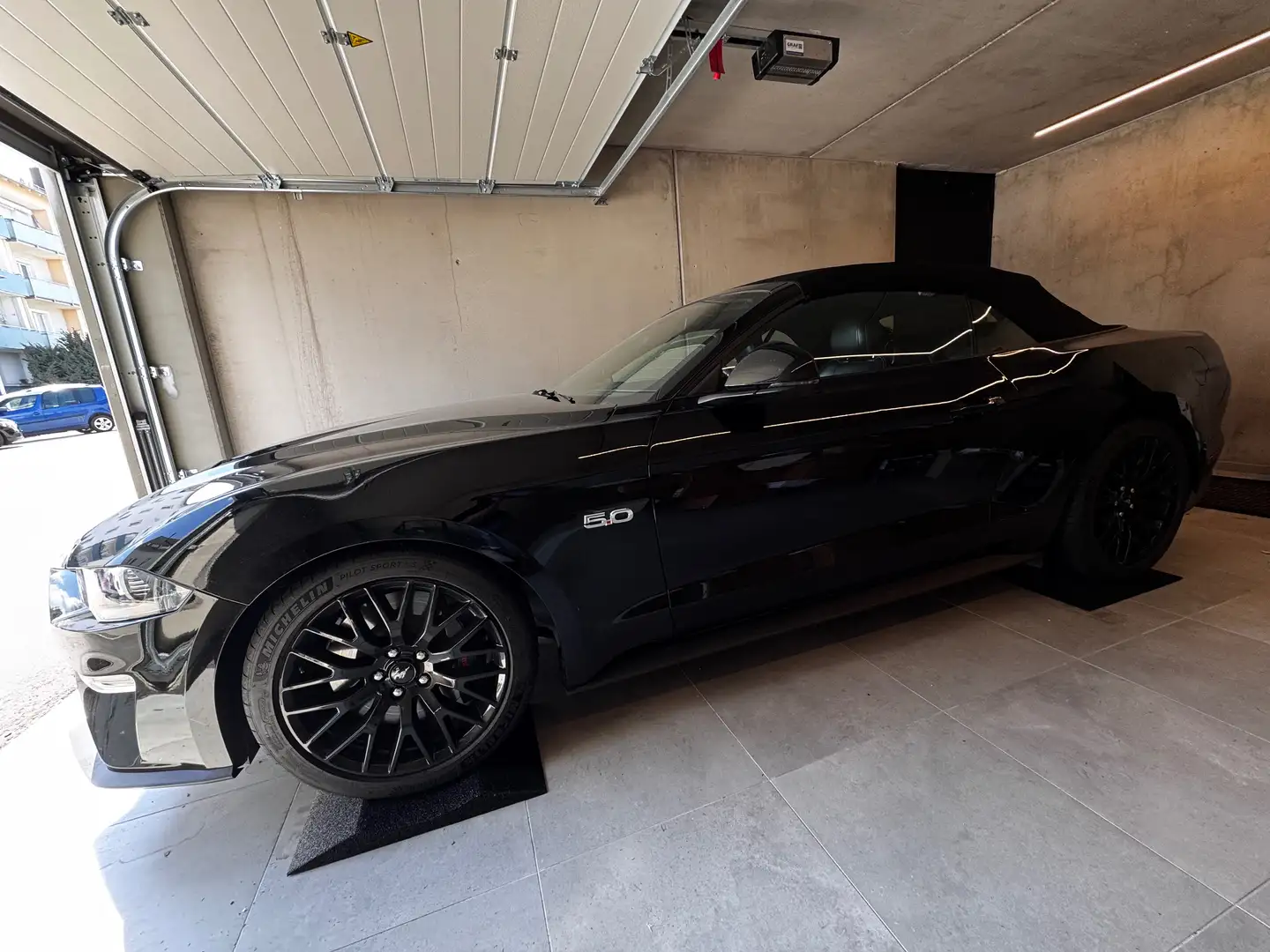 Ford Mustang Mustang 5,0 Ti-VCT V8 GT Cabrio Aut. GT Schwarz - 1