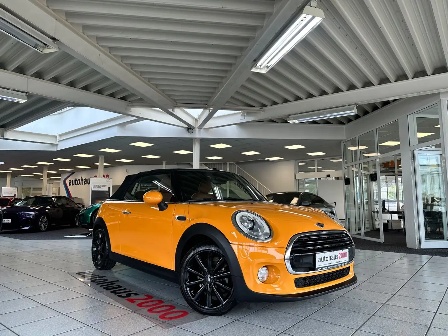 MINI Cooper Cabrio LED/PDC/H&K/SHZ/CHILLI P./BT Orange - 1