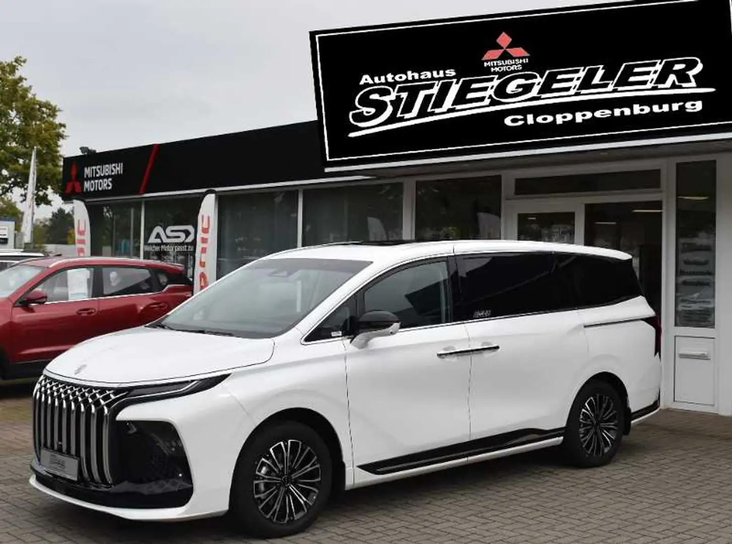 Forthing DFM Forthing 9 HEV El. Schiebetüren li. u. re. Weiß - 1