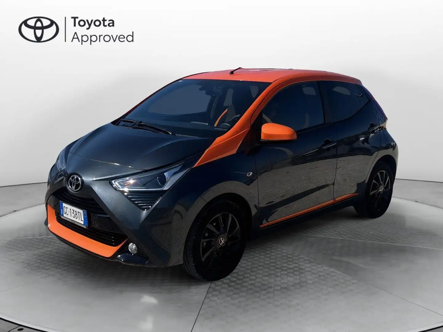 Toyota Aygo Connect 1.0 VVT-i 72 CV 5 porte x-music Grigio - 1