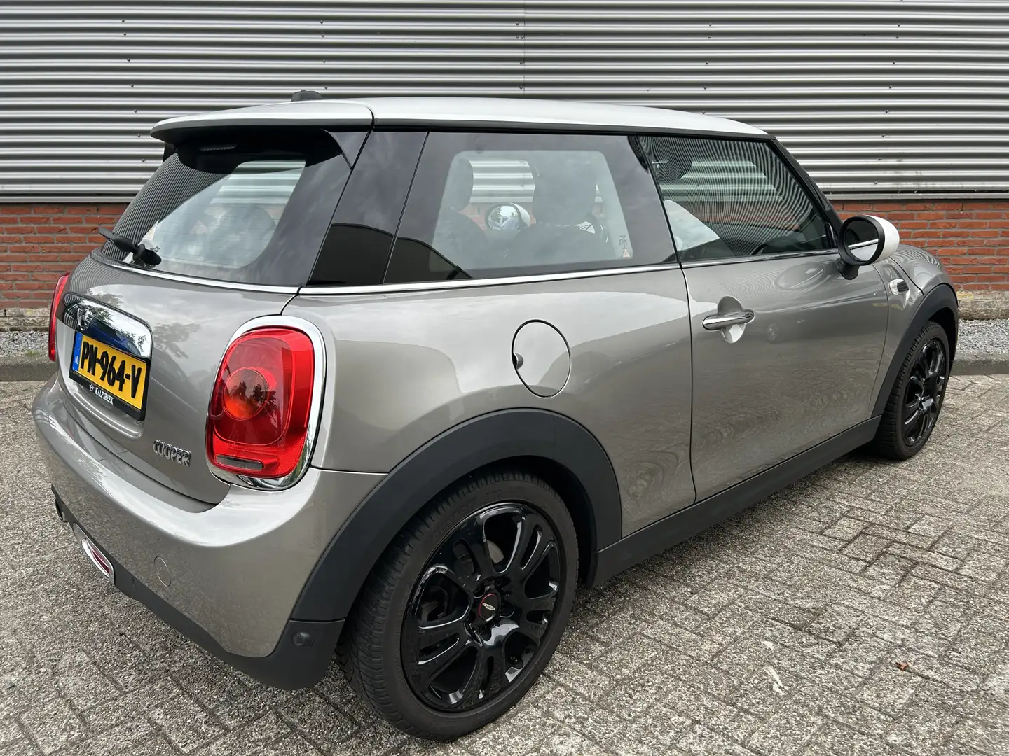 MINI Cooper Mini 1.5 Salt | Automaat | Parkeersensoren | JCW V Gris - 2