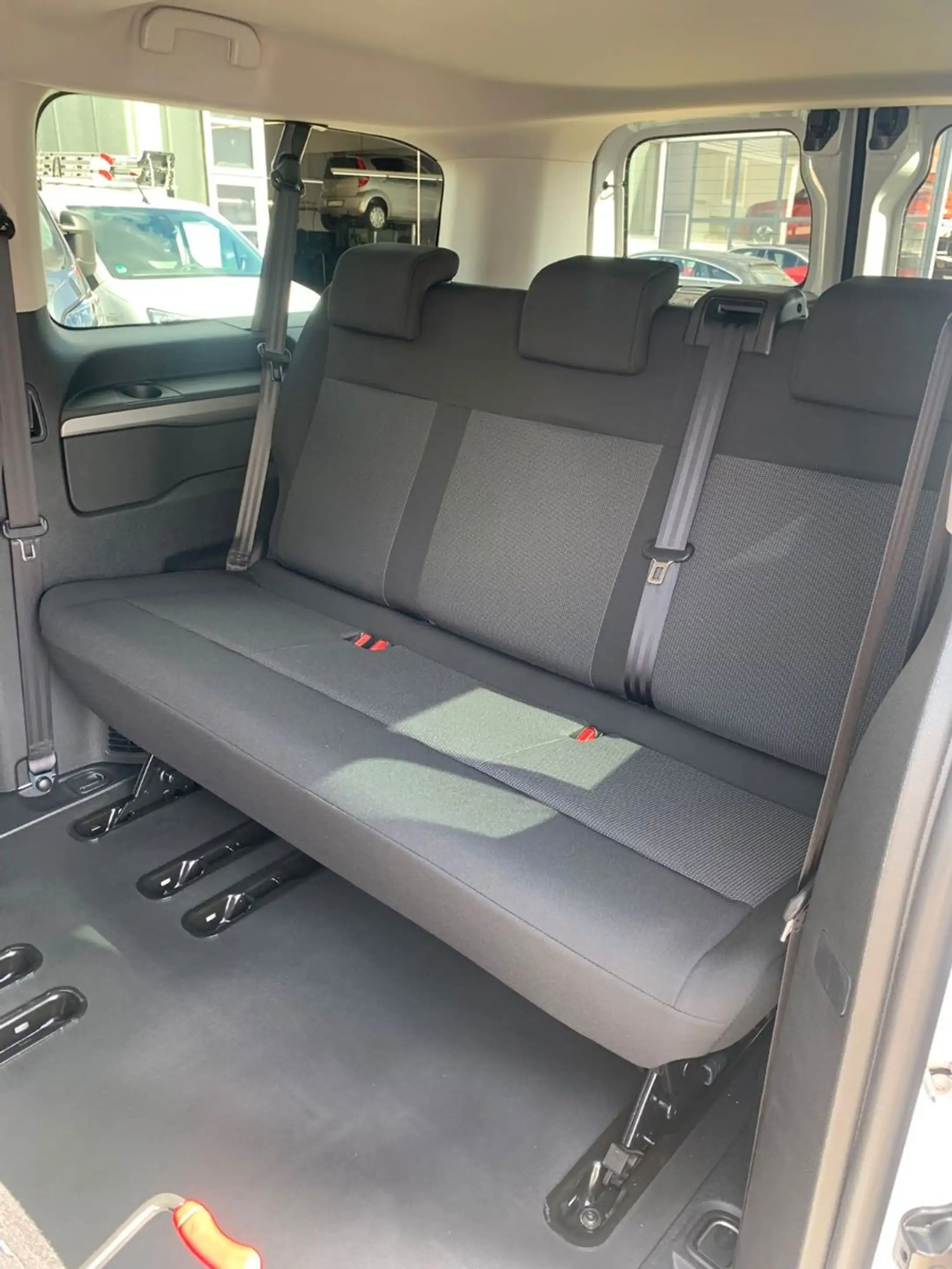 Opel Vivaro Kombi XL 8 Sitze Voll 5 Jahre Garantie — photo 15
