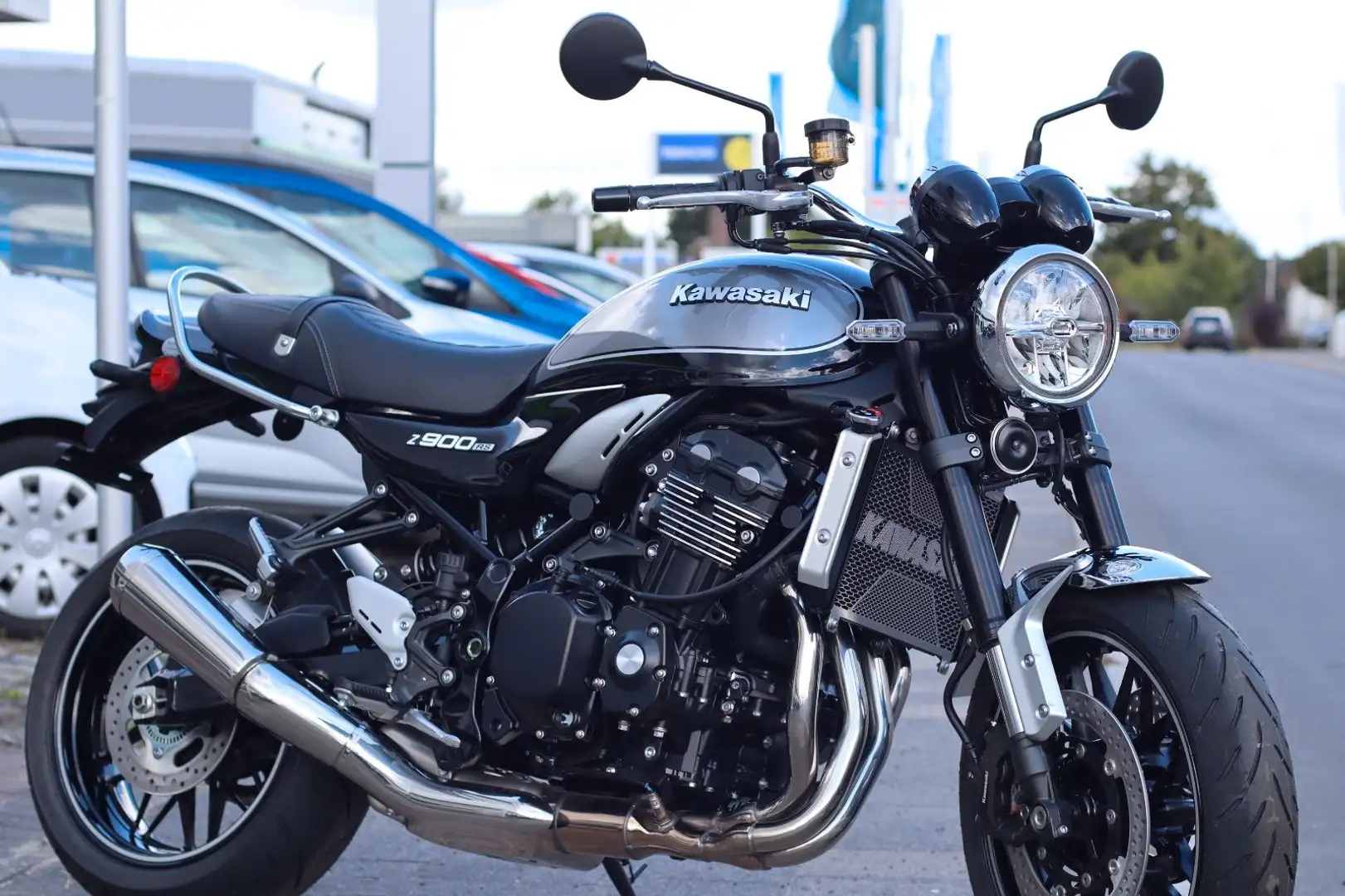 Kawasaki Z900RS Fekete - 1