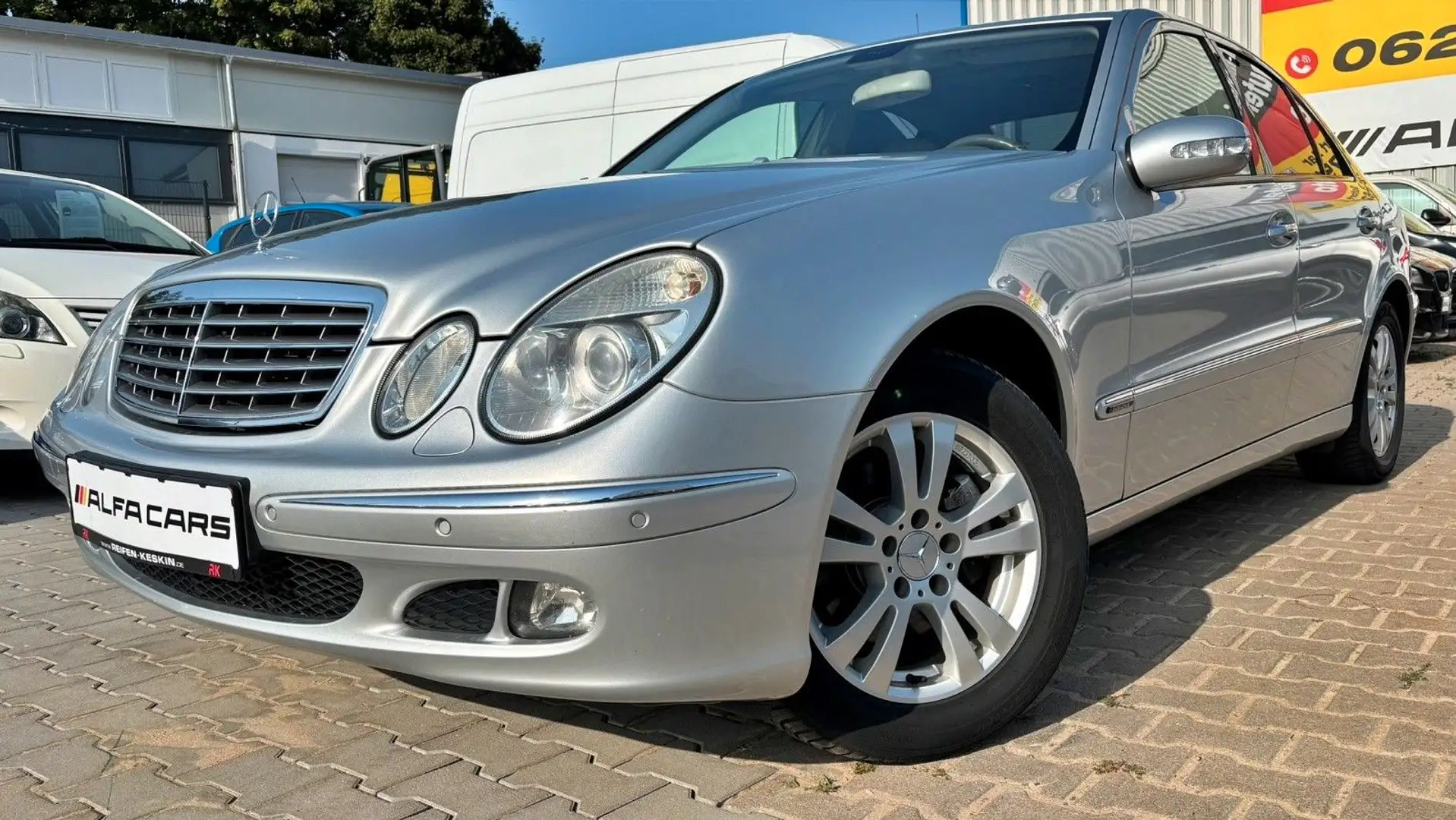 Mercedes-Benz E 280 ELEGANCE XENON/ELK.SITZE/SCHIEBDACH/ Silber - 1