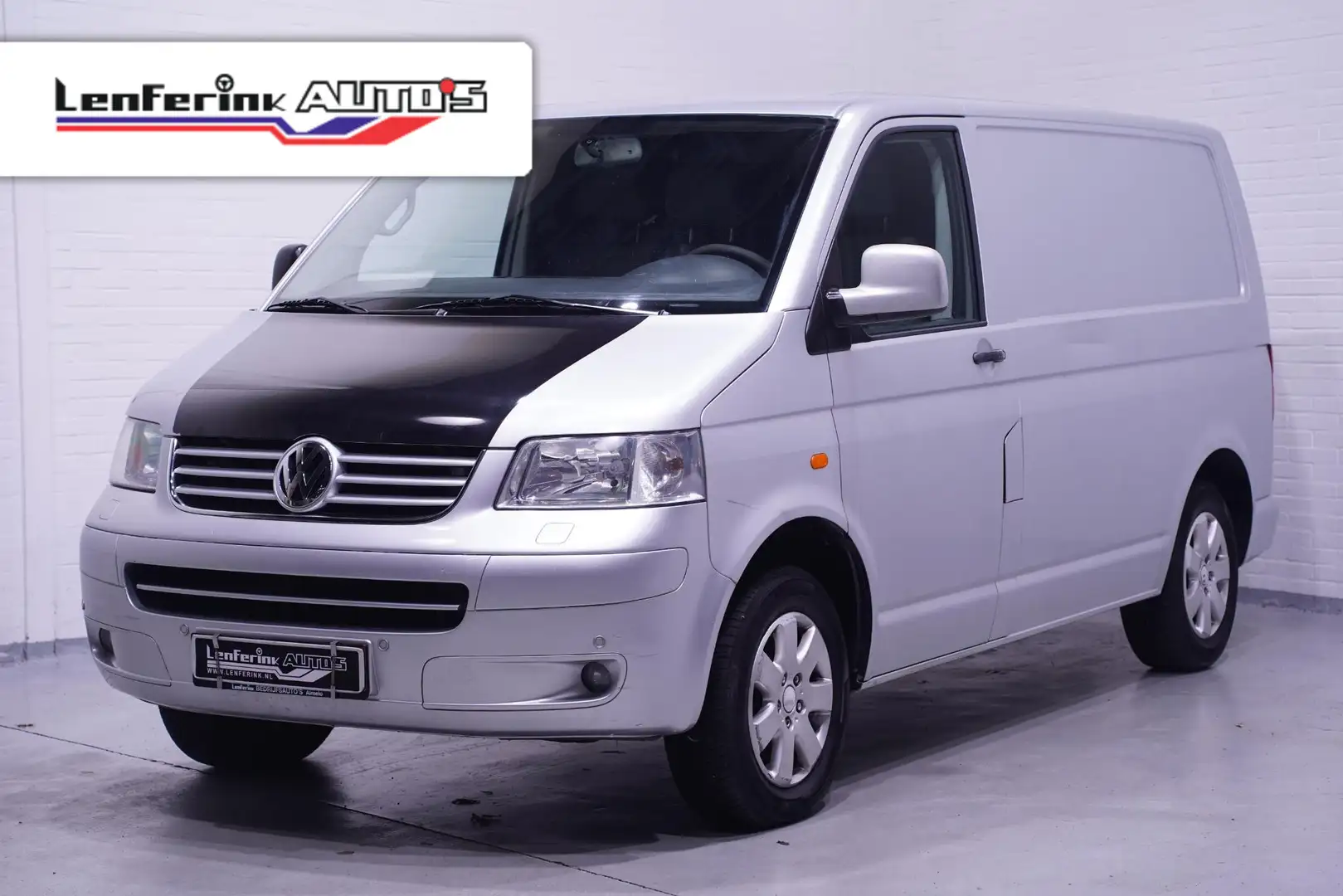 Volkswagen T5 Transporter 2.5 TDI 130 pk 5 Cilinder, Youngtimer Airco 16" LM Zilver - 1