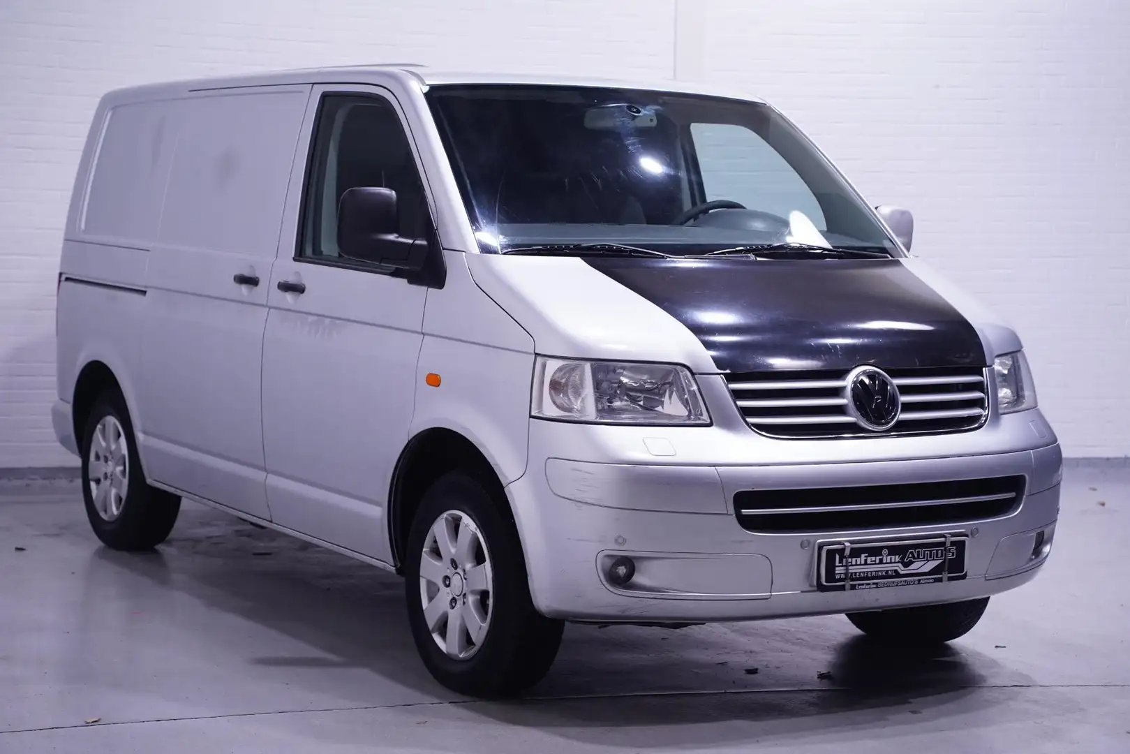 Volkswagen T5 Transporter 2.5 TDI 130 pk 5 Cilinder, Youngtimer Airco 16" LM Zilver - 2