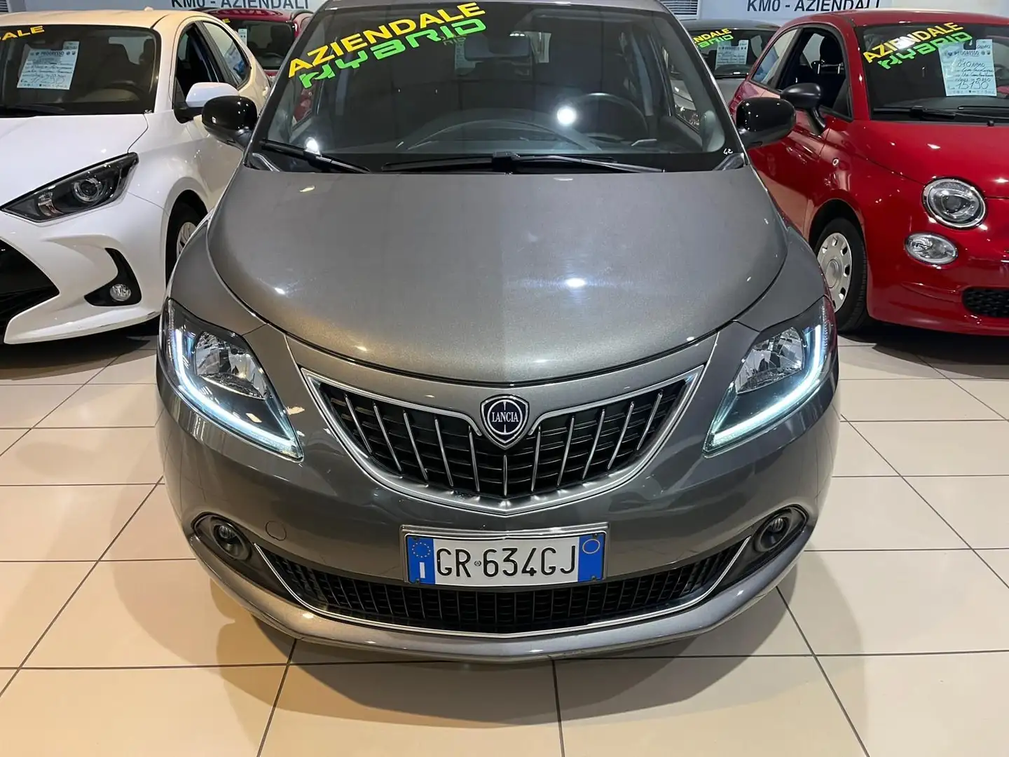 Lancia Ypsilon Ypsilon 1.0 FireFly 5 porte S&S Hybrid Gold Plus Grigio - 2