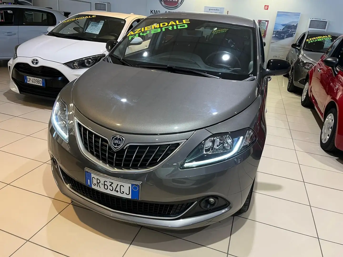 Lancia Ypsilon Ypsilon 1.0 FireFly 5 porte S&S Hybrid Gold Plus Grigio - 1