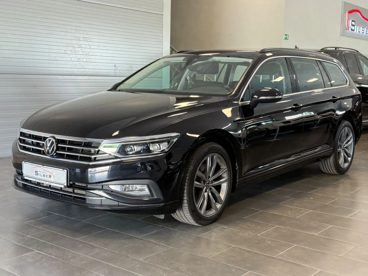 Volkswagen Passat Variant 2.0 iQ Drive ACC/LEDs/Totwinkel Nero - 1