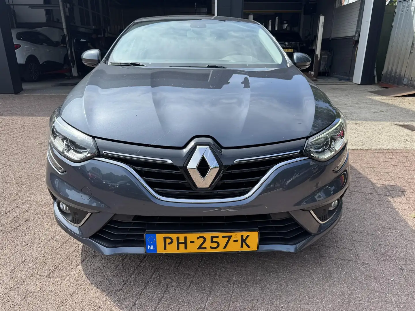 Renault Megane 1.2 TCe Business Edition Zen 57563 km! Grijs - 2