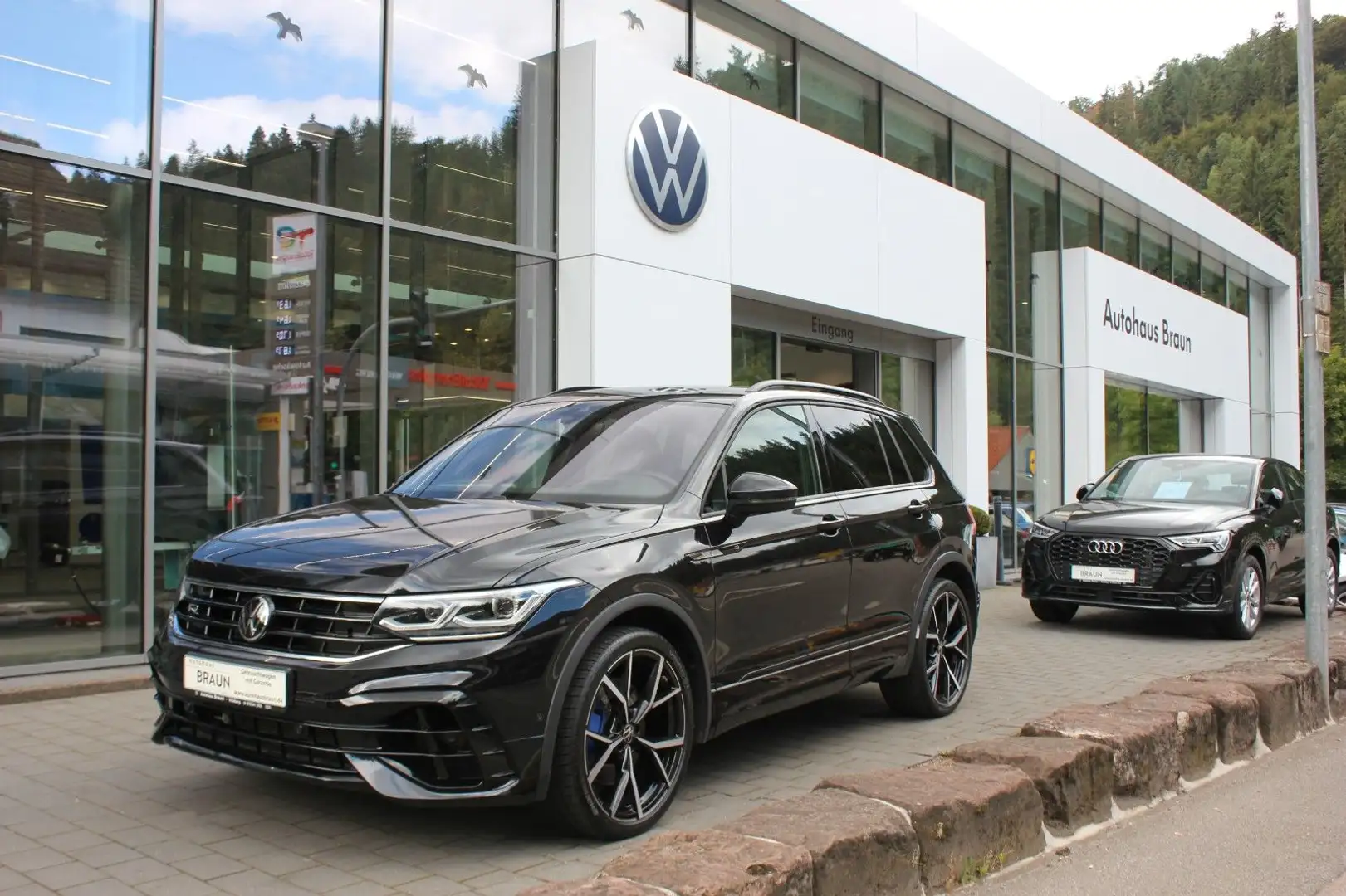 Volkswagen Tiguan R 4Motion 2.0TSI DSG *AHK; Pano* Schwarz - 1