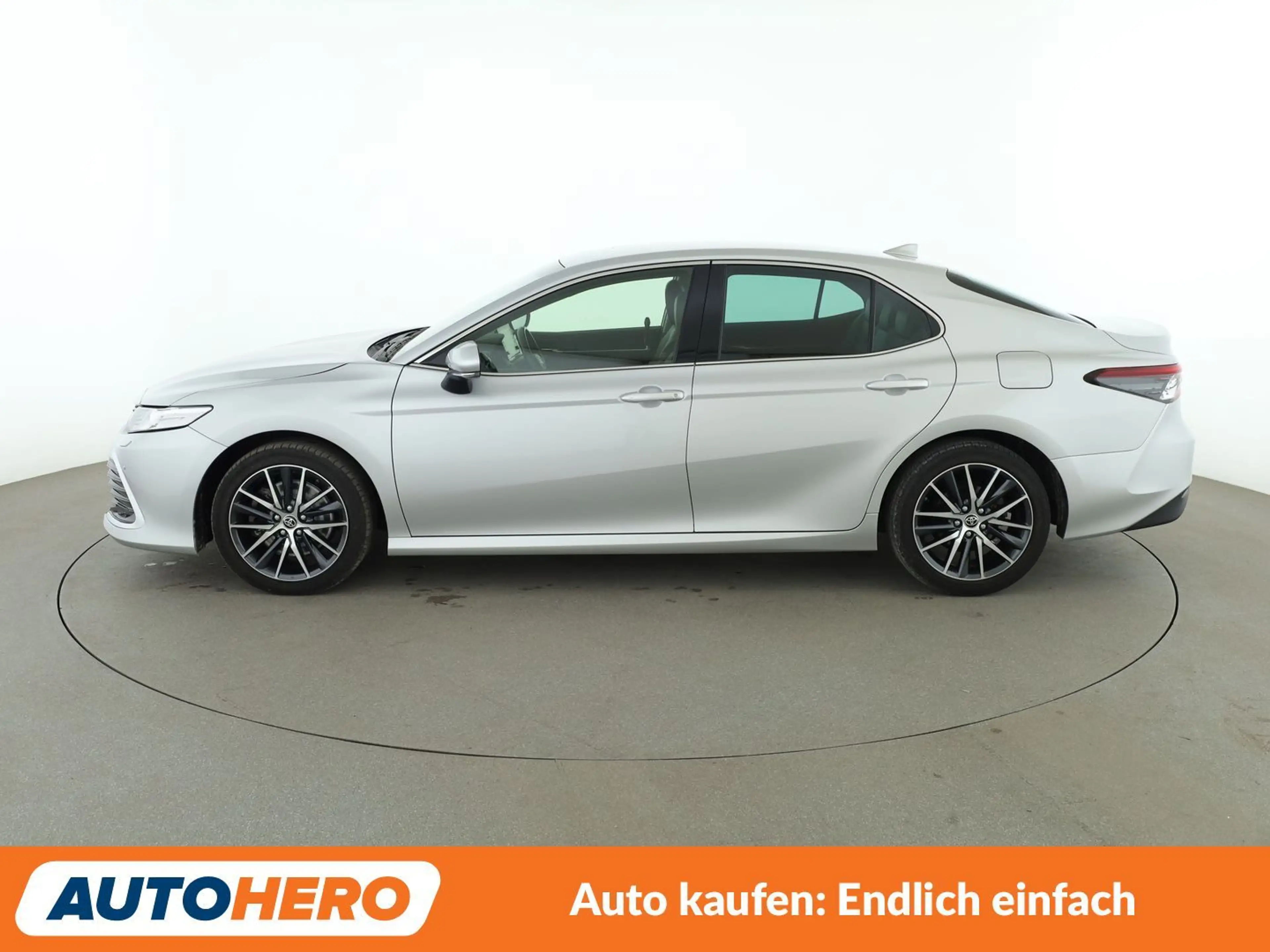 Toyota Camry 2.5 Hybrid Luxury Aut.*NAVI*TEMPO*CAM* — photo 3