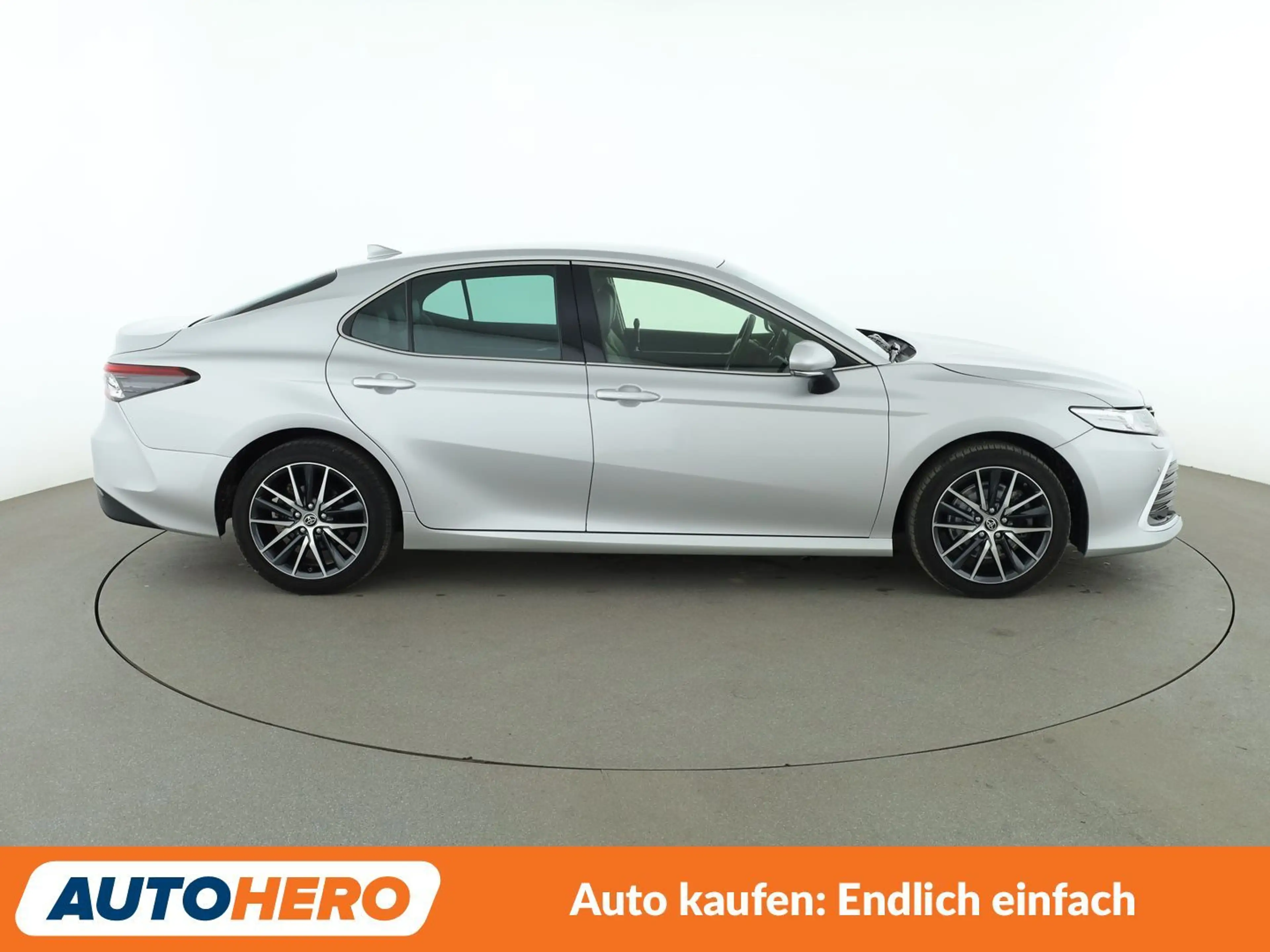 Toyota Camry 2.5 Hybrid Luxury Aut.*NAVI*TEMPO*CAM* — photo 7