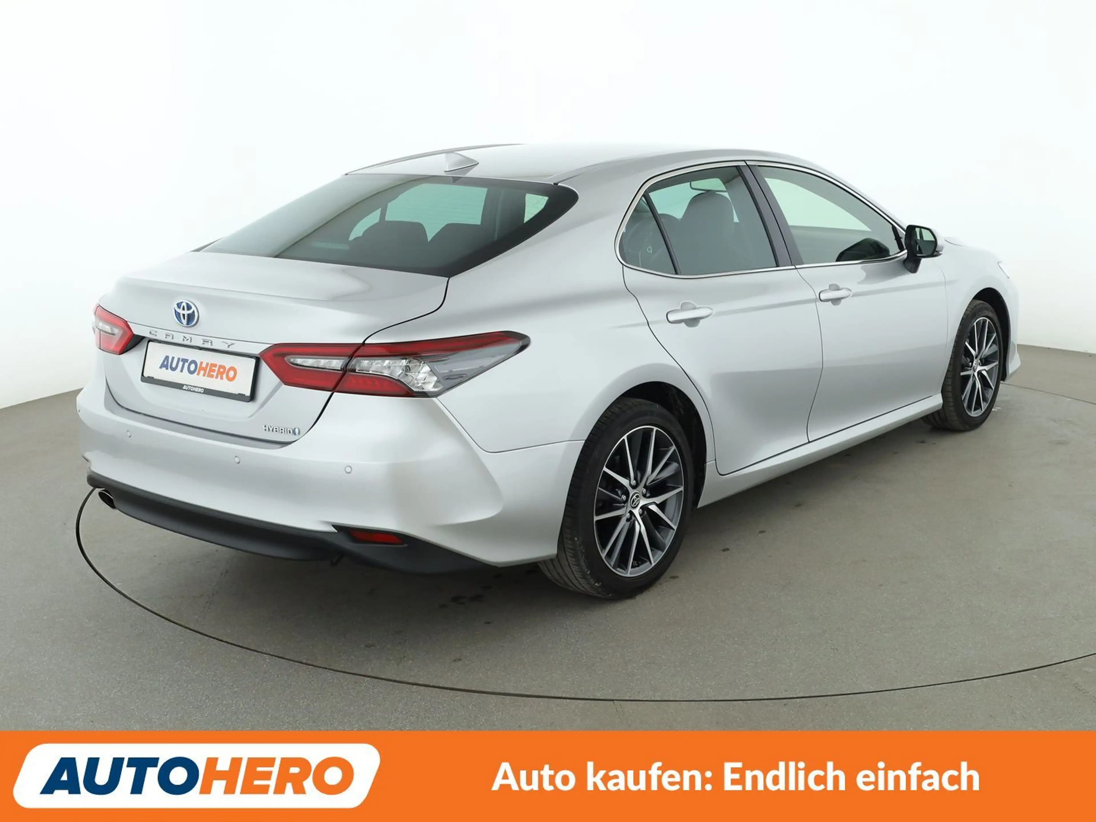 Toyota Camry 2.5 Hybrid Luxury Aut.*NAVI*TEMPO*CAM* — photo 6