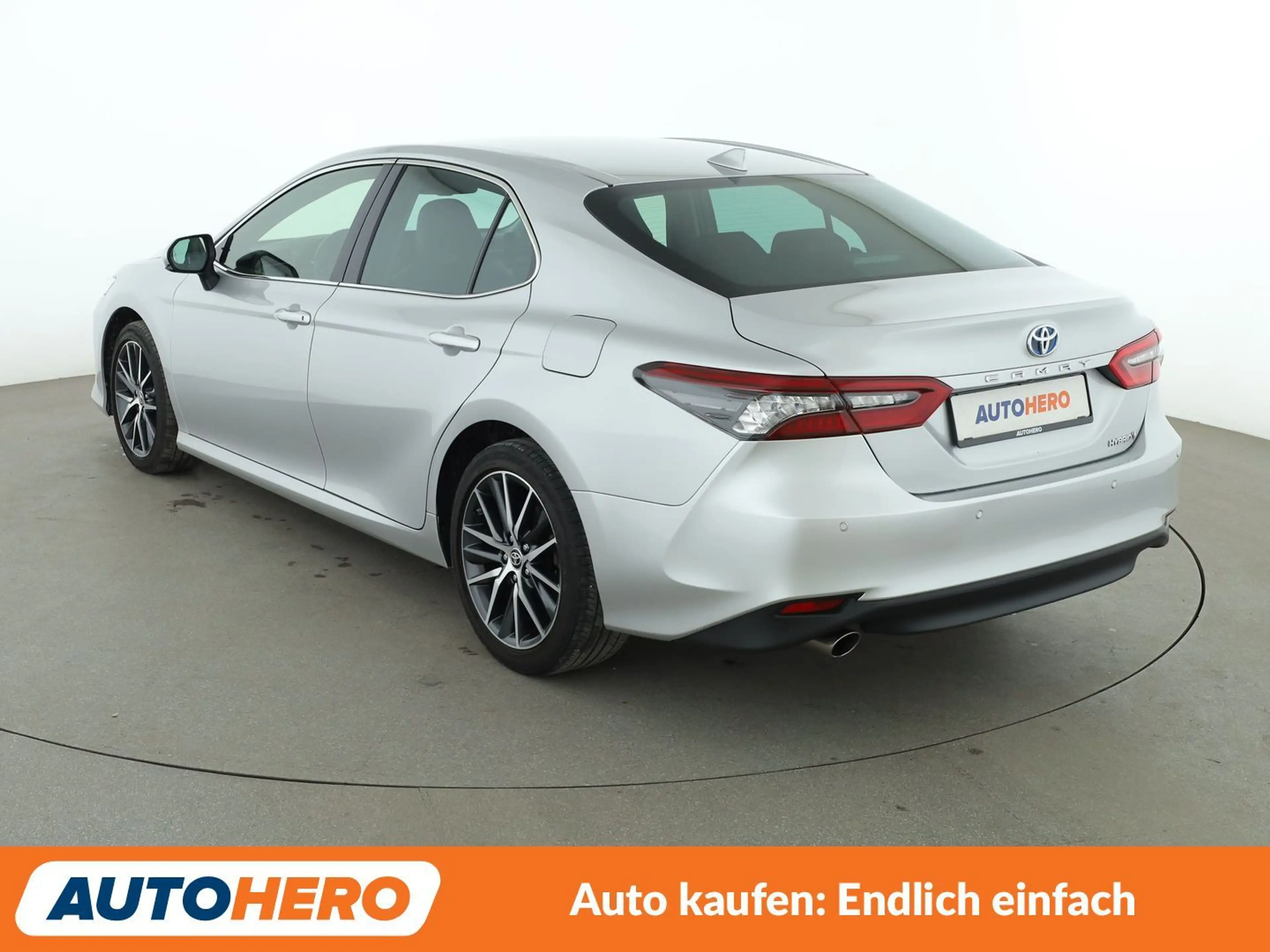 Toyota Camry 2.5 Hybrid Luxury Aut.*NAVI*TEMPO*CAM* — photo 4