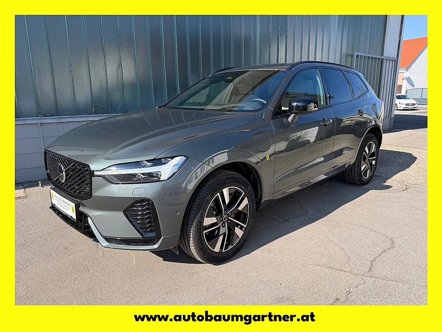 Volvo XC60 T6 AWD PHEV 18,8kWh Plus Dark Aut. Mj. 2026 Grün - 1