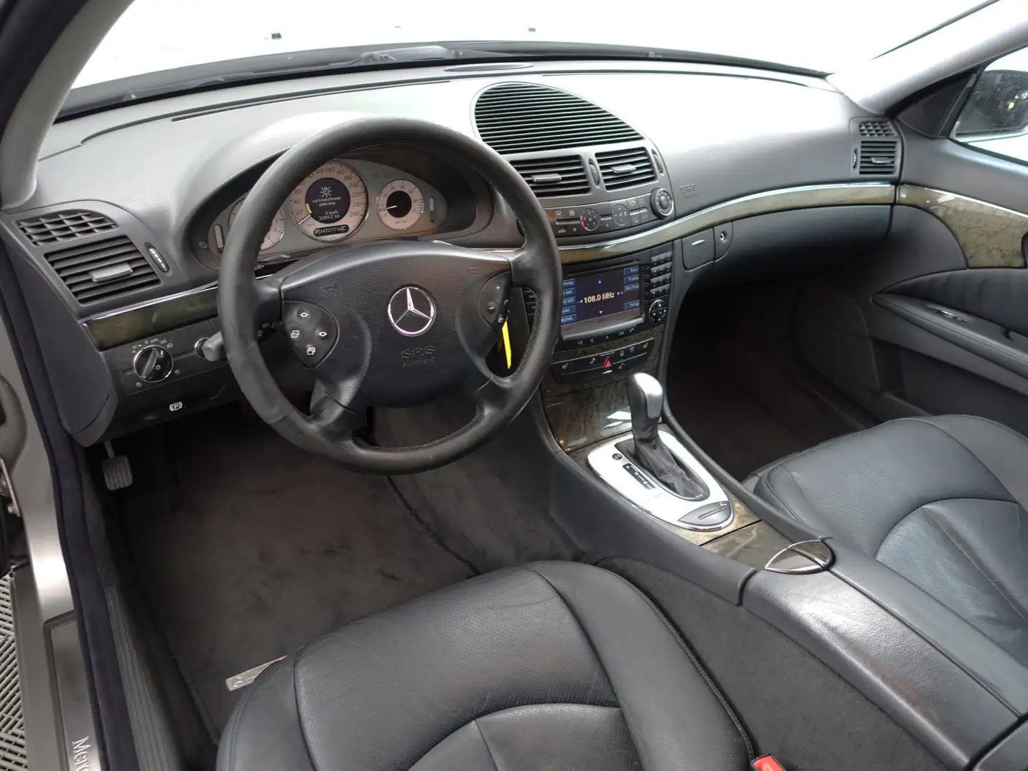 Mercedes-Benz E 320 Avantgarde Aut- Xenon / Stoelverwarming / Leder In Grijs - 2