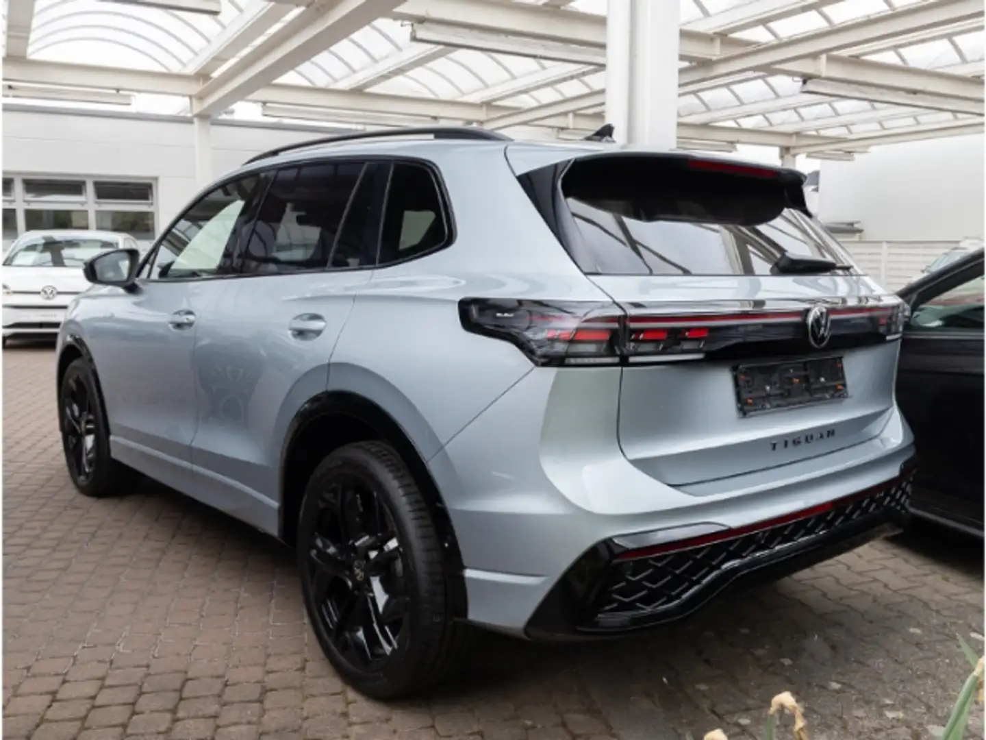 Volkswagen Tiguan 1.5 eTSI R-Line Sportpaket HUD Navi Digitales Cock Argent - 2