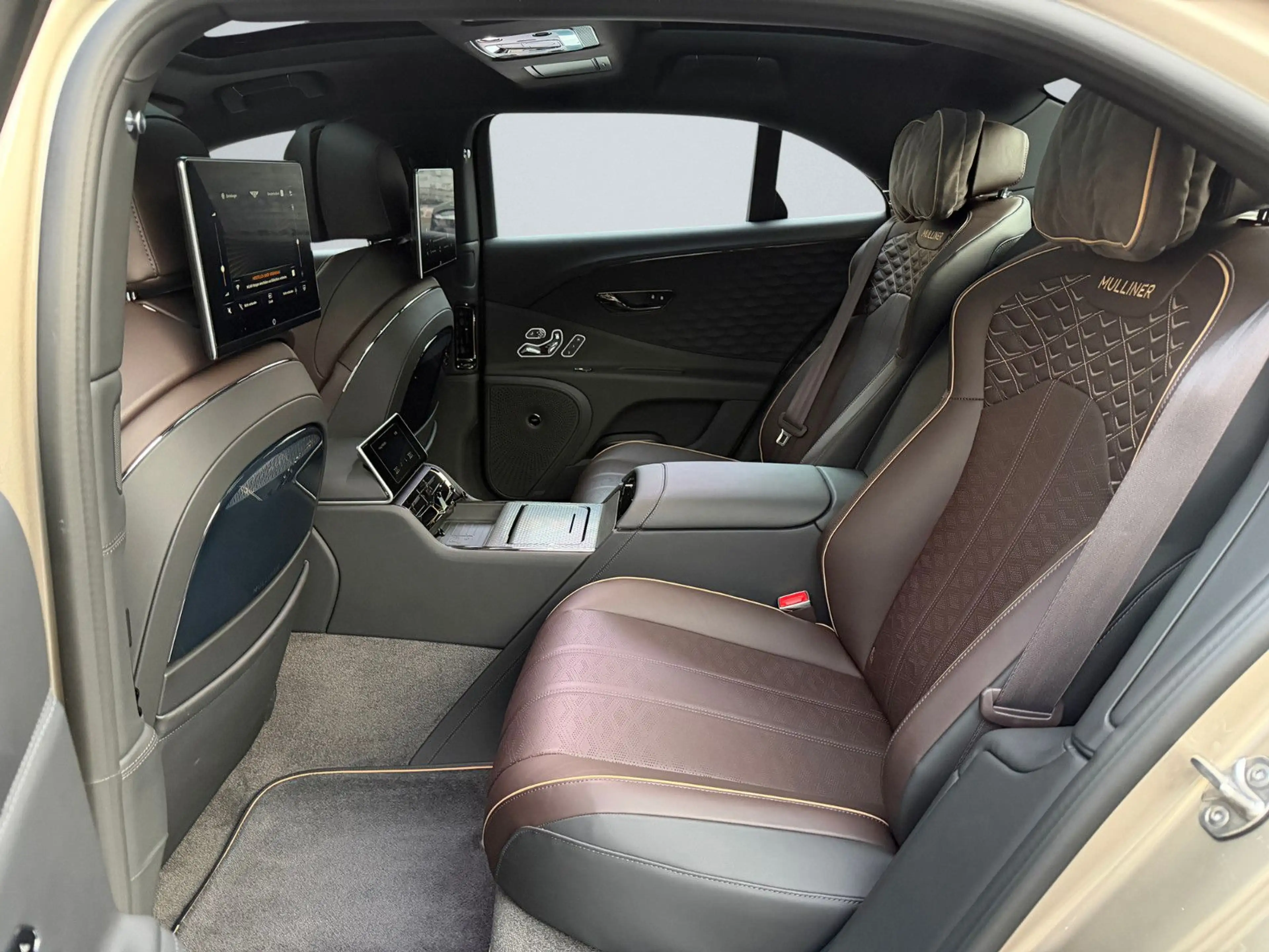 Bentley Flying Spur Mulliner V8 HYBRID - MY2025 - — photo 15