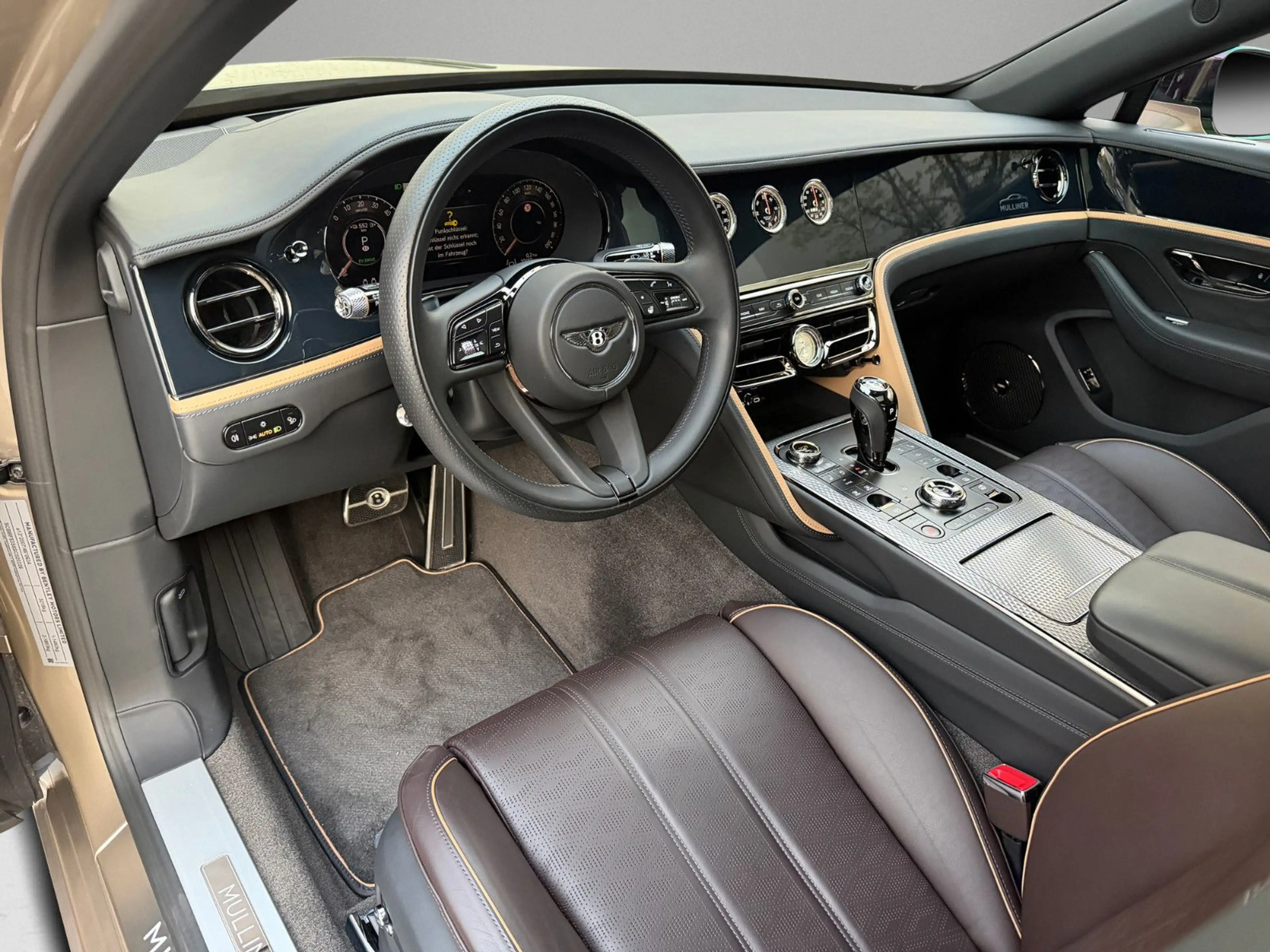 Bentley Flying Spur Mulliner V8 HYBRID - MY2025 - — photo 12