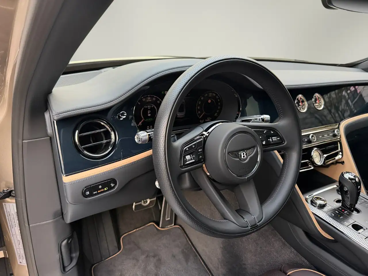 Bentley Flying Spur 2024 — фото 13