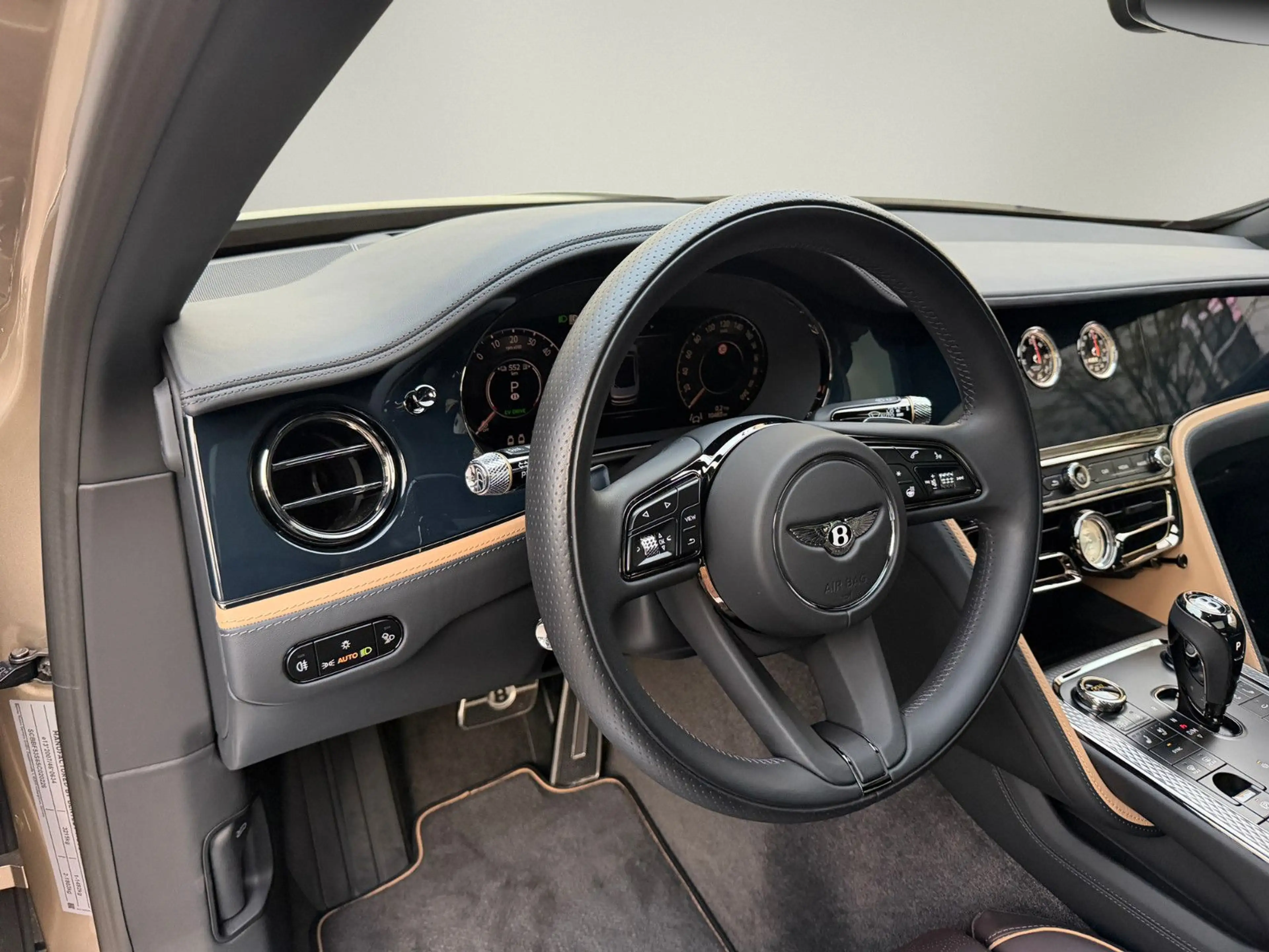 Bentley Flying Spur Mulliner V8 HYBRID - MY2025 - — photo 13