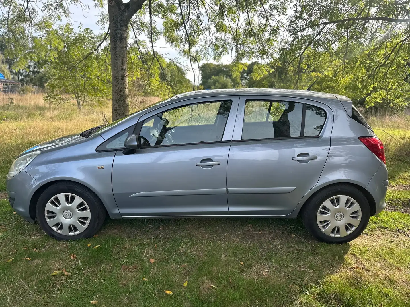 Opel Corsa 1.2-16V Business apk t/m 21-12-2025 Grijs - 2