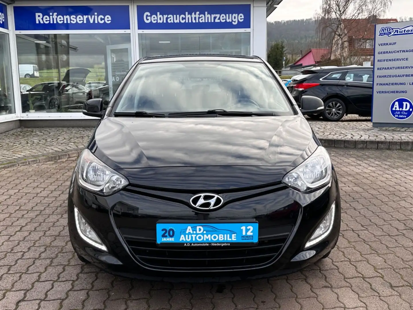 Hyundai i20 Classic Lim/Tempomat/Klima Schwarz - 2