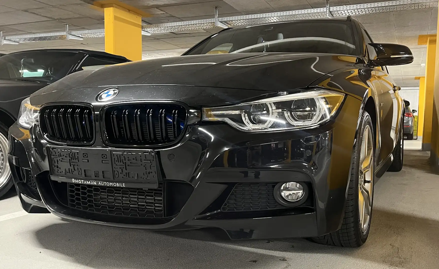 BMW 320 320d xDrive Touring M Sport Schwarz - 2